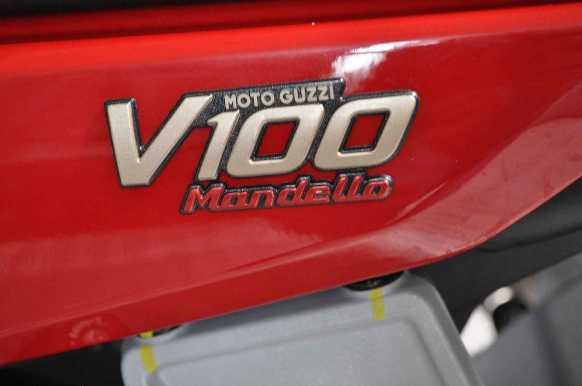 MOTO GUZZI V 100 Mandello SPECIAL - 26/27