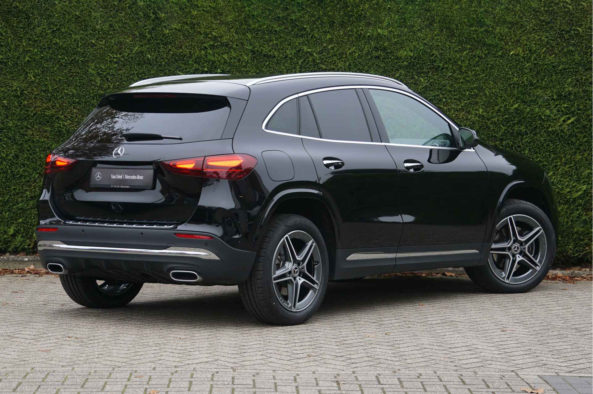 Mercedes-Benz GLA GLA 250 e AMG Line Facelift | Distronic Burmester Keyless Multibeam - 2/49