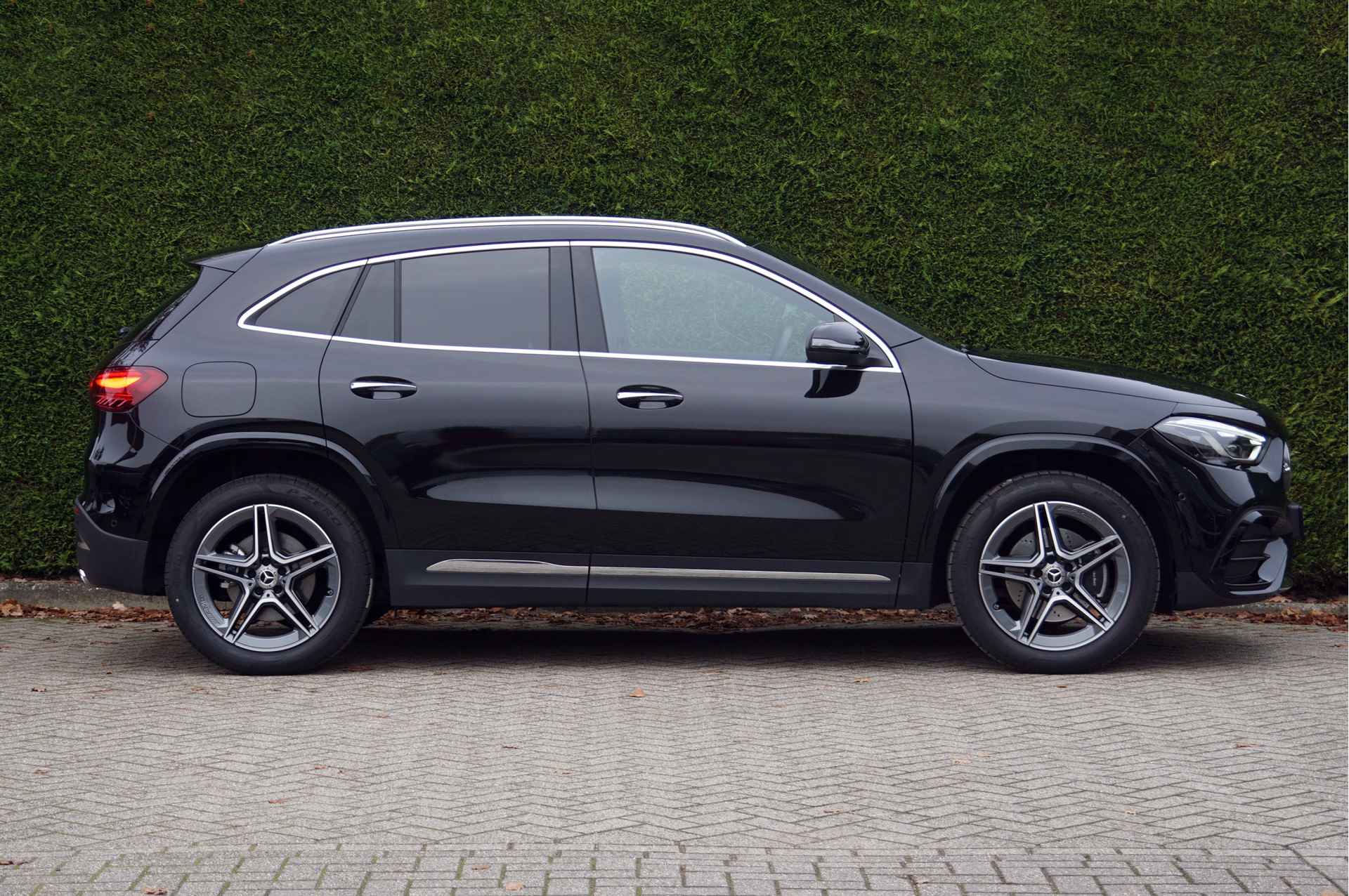 Mercedes-Benz GLA GLA 250 e AMG Line Facelift | Distronic Burmester Keyless Multibeam - 4/49