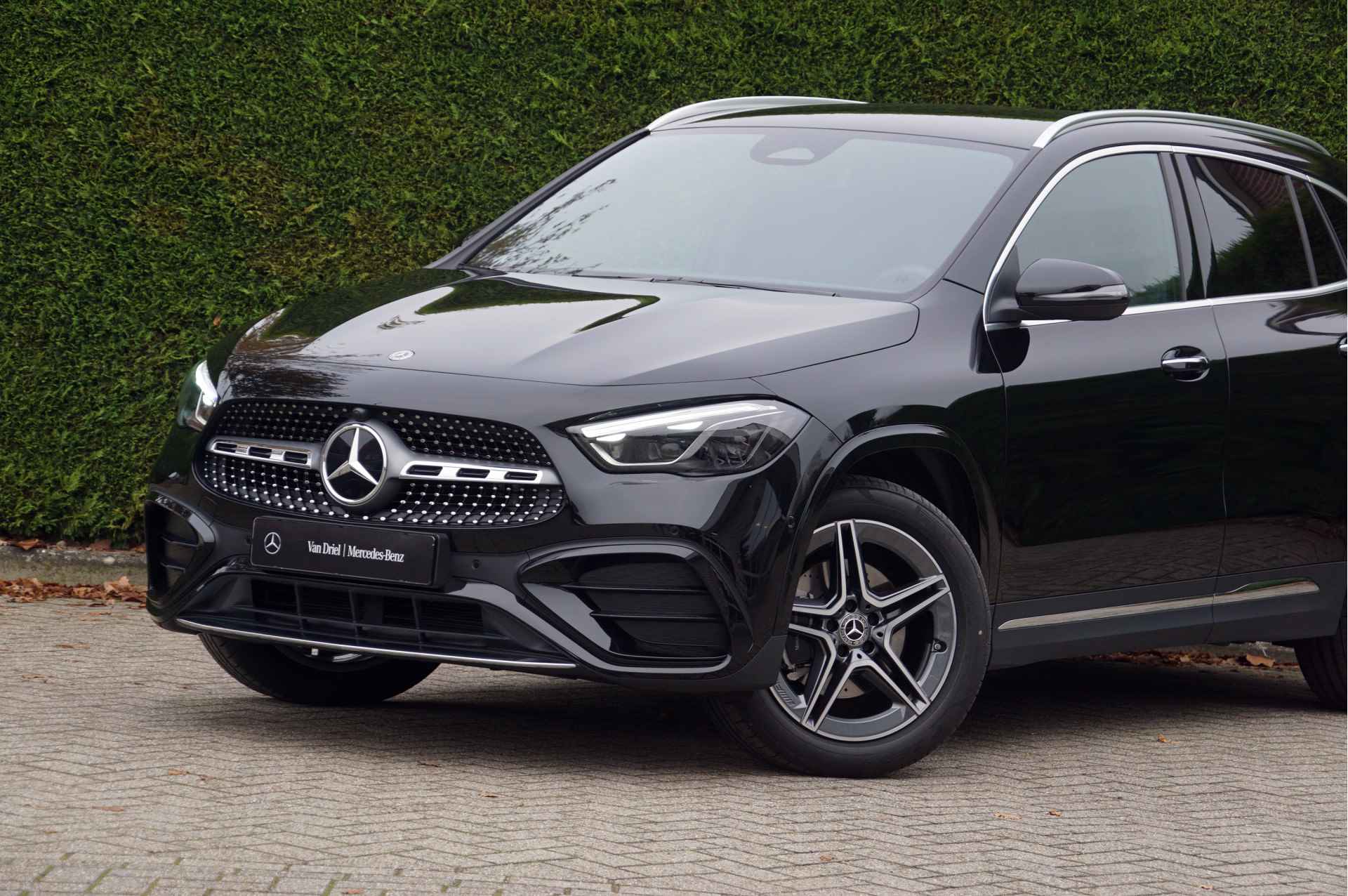 Mercedes-Benz GLA GLA 250 e AMG Line Facelift | Distronic Burmester Keyless Multibeam - 23/49