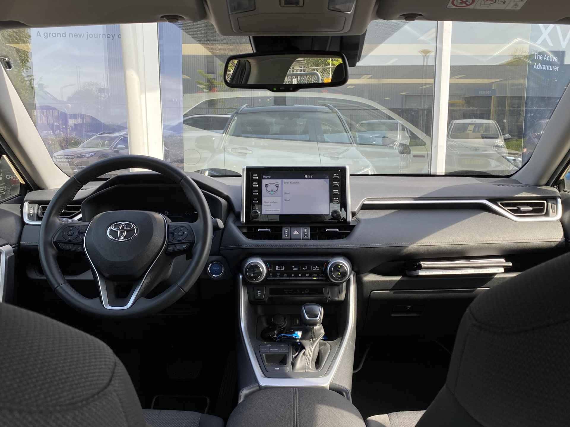 Toyota RAV4 2.5 Hybrid Active | Adaptieve cruise control | Climate control | DAB radio & Apple Carplay/Android Auto | Achteruitrijcamera | Parkeersensoren achter | - 4/36