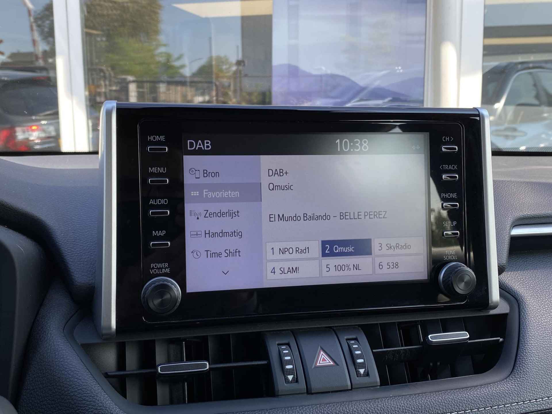 Toyota RAV4 2.5 Hybrid Active | Adaptieve cruise control | Climate control | DAB radio & Apple Carplay/Android Auto | Achteruitrijcamera | Parkeersensoren achter | - 24/36