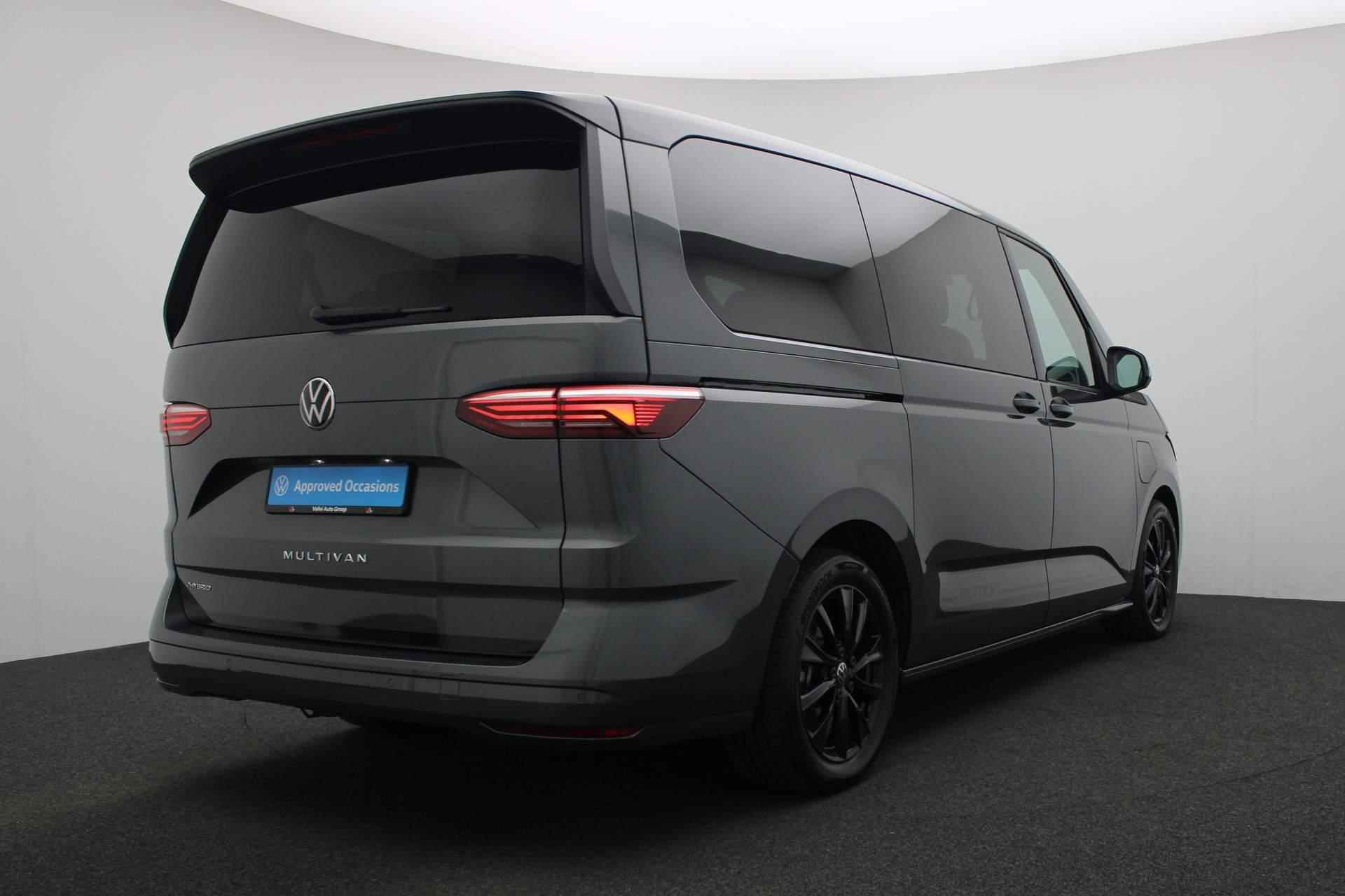 Volkswagen Multivan 1.4 eHybrid 218PK DSG L2H1 Life | Trekhaak | IQ Light | Parkeersensoren voor/achter | Stoelverwarming | ACC | Keyless | Apple Carplay / Android Auto - 4/40