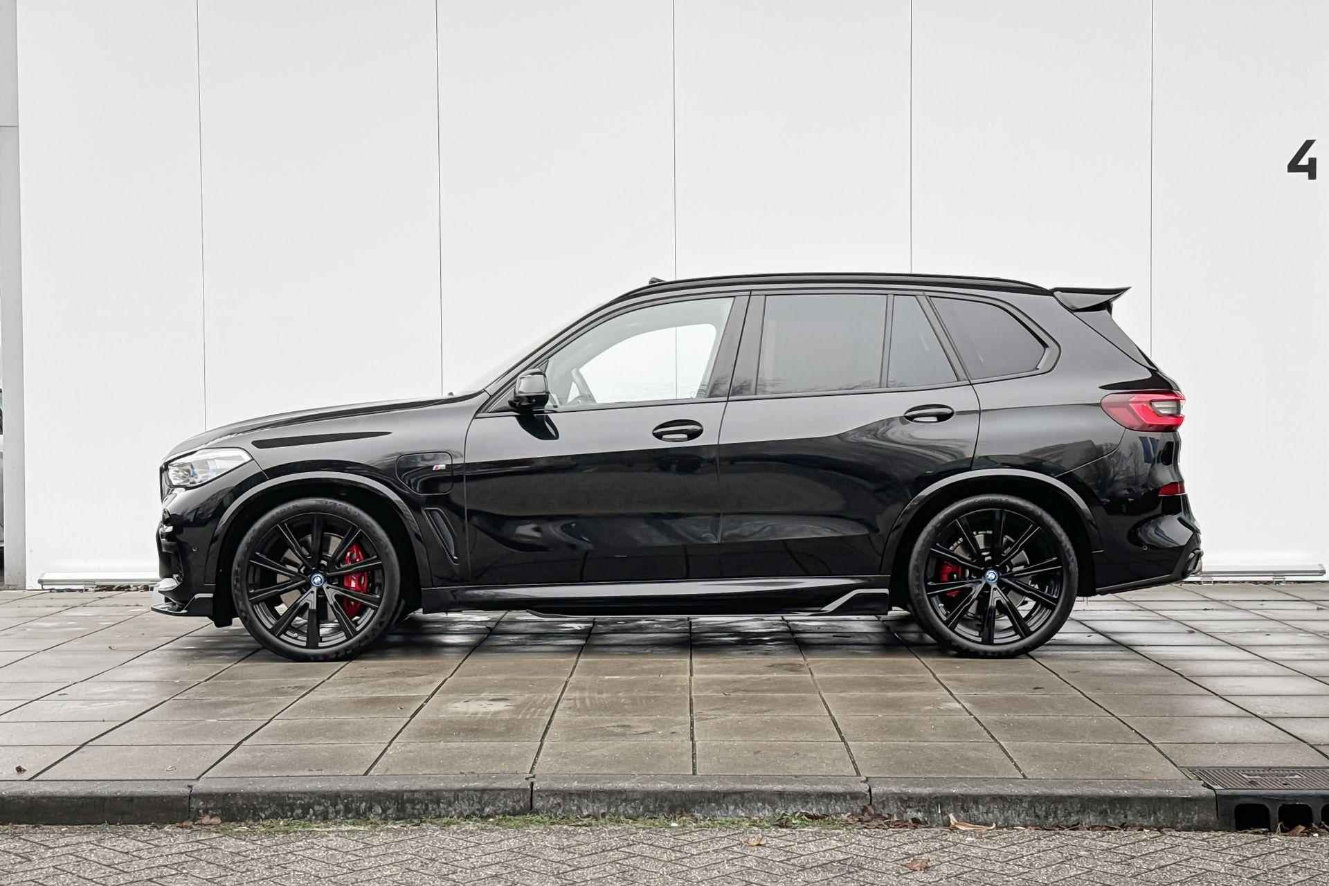 BMW X5 xDrive45e High Executive M-Sport / Co-Pilot Pack / 22" / Stuurwielrandverwarming / Soft Close / Trekhaak / Panoramadak / Head Up Display / Comfort Access / Getinte Ramen / Stoelventilatie / Stoelverwarming voor en achter - 2/30