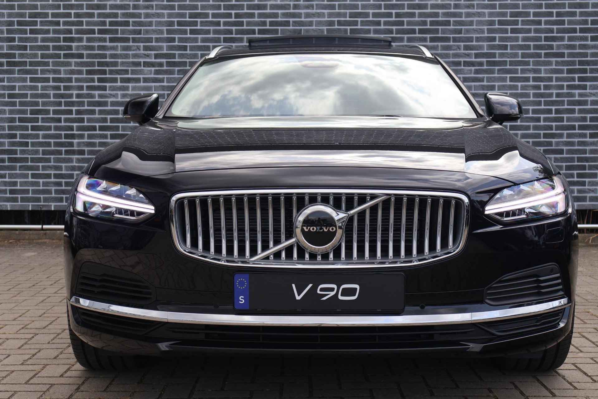 Volvo V90 2.0 T6 Recharge AWD Ultra Bright | Schuif-/-kanteldak | Elektr. verstelbare stoelen | Parkeerverwarming | Head-up display | Harman Kardon | - 5/28