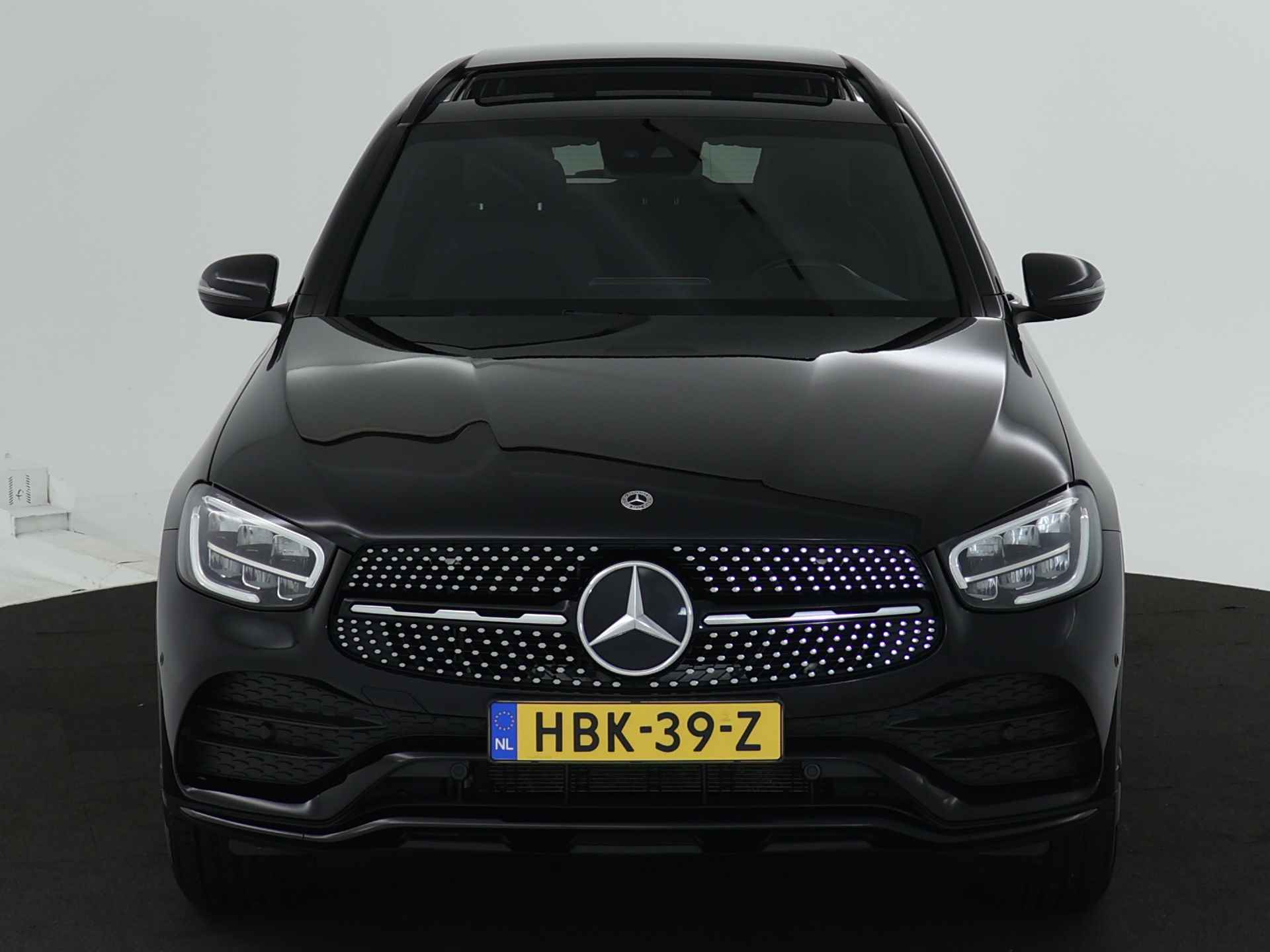 Mercedes-Benz GLC 300 e AMG Plug-In Hybride | Panormadak | Trekhaak | Inclusief 24 maanden MB Certified garantie voor Europa. - 28/46