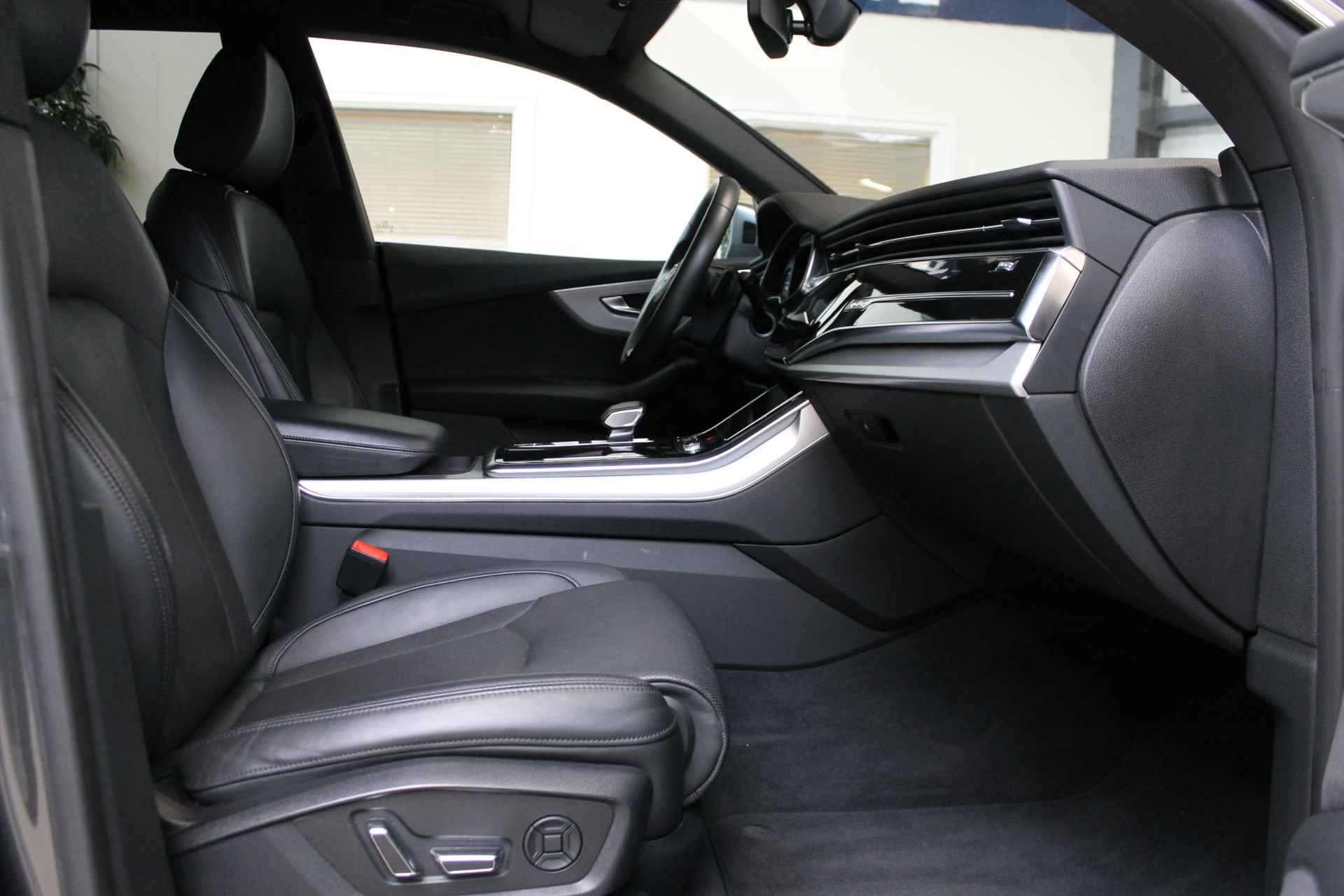 Audi Q8 55 TFSIe 380pk quattro Pro Line S | Luchtvering | Stoelen elek verstelbaar + geheugen, geventileerd & verwarmd | 360° camera | 100% (Dealer) onderhouden label - 24/74