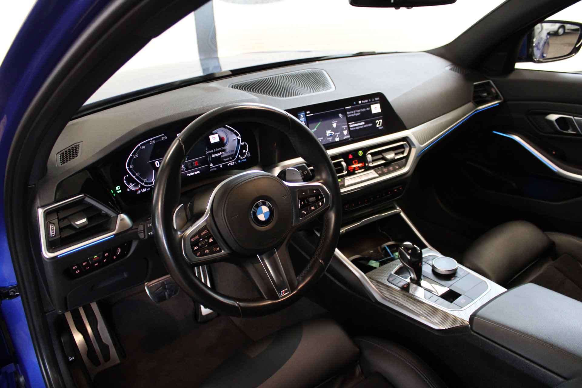BMW 3 Serie Touring 330e High Executive | Incl. 1 jaar Garantie | M-Pakket | Navigatie | Climate controle | Adaptive cruise controle | Elektrische kofferbak | Stoelverwarming | Parkeersensore V+A | Keyless Start | Ambient verlichting | Half lederen/alcantara | Draadloze telefoonlader | LED Koplampen | - 22/58