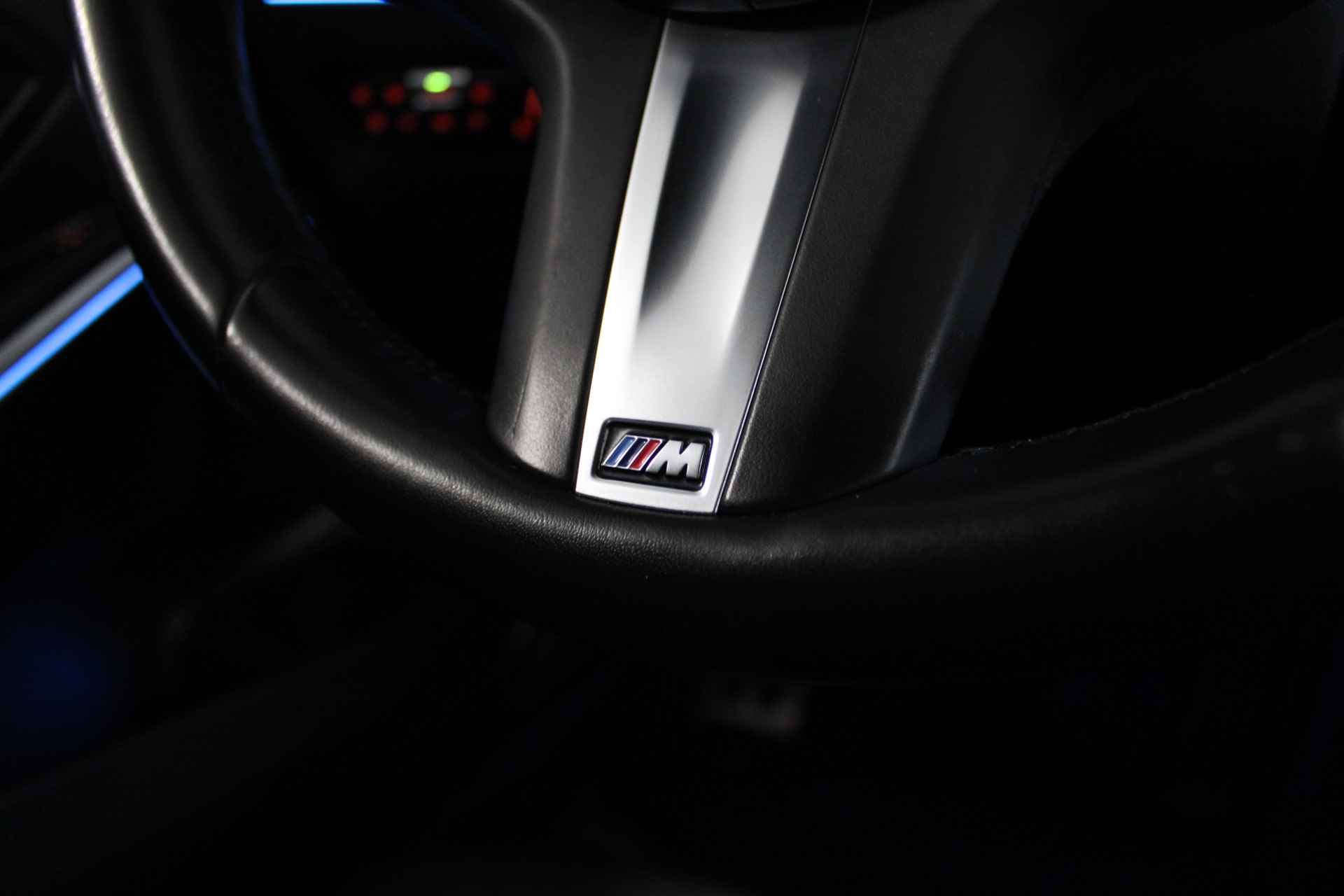 BMW 3 Serie Touring 330e High Executive | Incl. 1 jaar Garantie | M-Pakket | Navigatie | Climate controle | Adaptive cruise controle | Elektrische kofferbak | Stoelverwarming | Parkeersensore V+A | Keyless Start | Ambient verlichting | Half lederen/alcantara | Draadloze telefoonlader | LED Koplampen | - 34/58