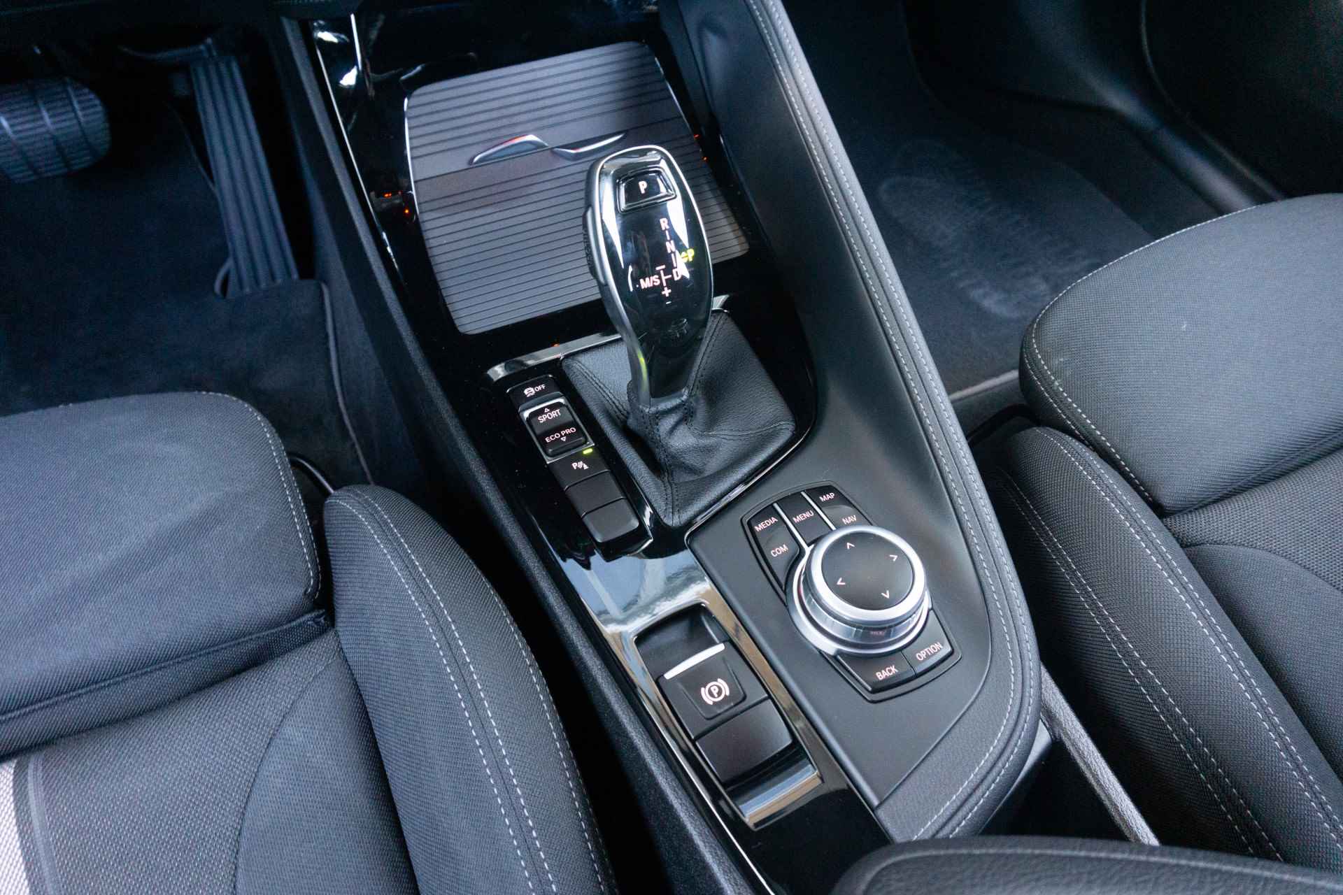 BMW X2 sDrive20i Executive / Achteruitrijcamera / Driving Assistant Plus / Sportstoelen / Hifi Systeem - 11/26