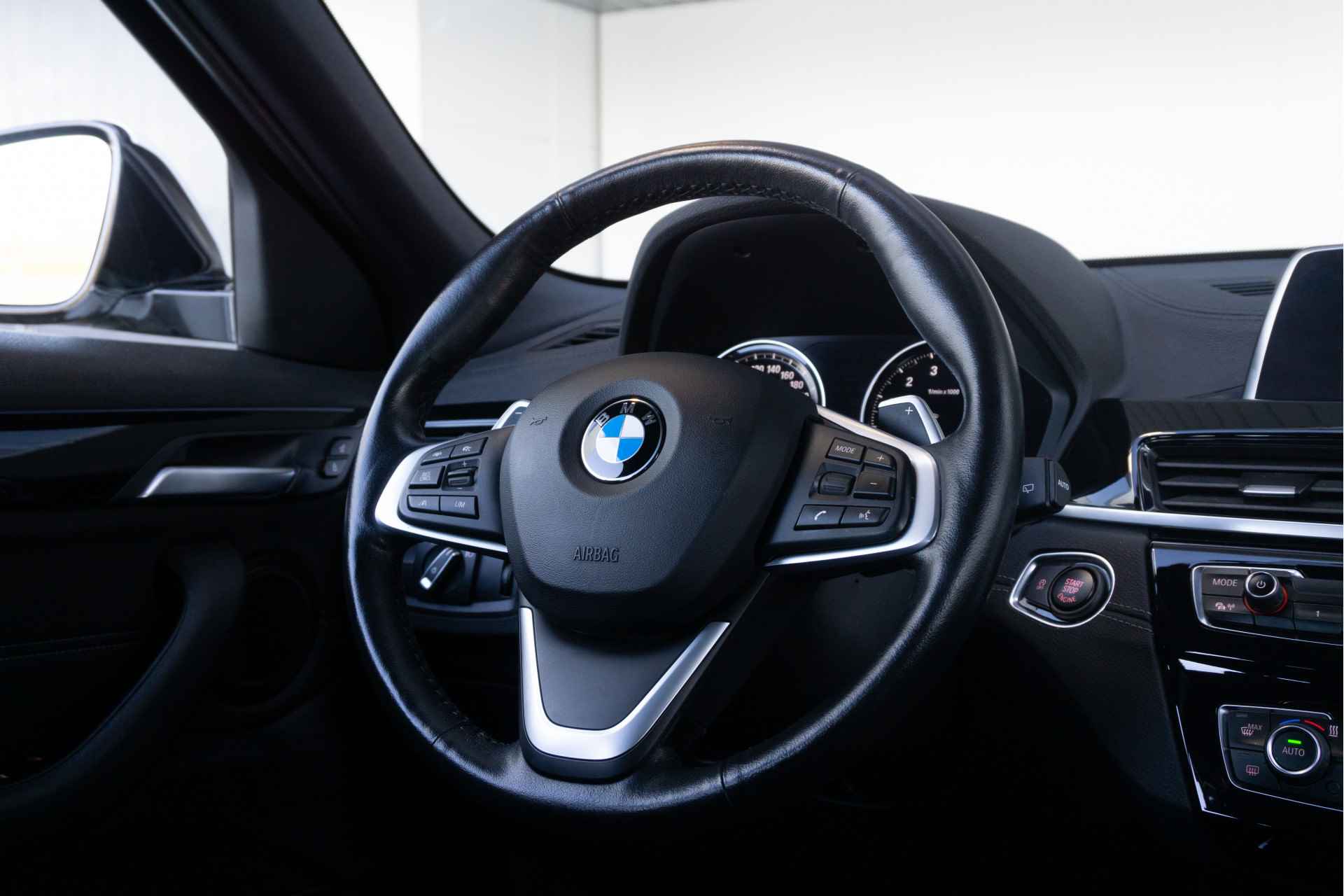 BMW X2 sDrive20i Executive / Achteruitrijcamera / Driving Assistant Plus / Sportstoelen / Hifi Systeem - 14/26