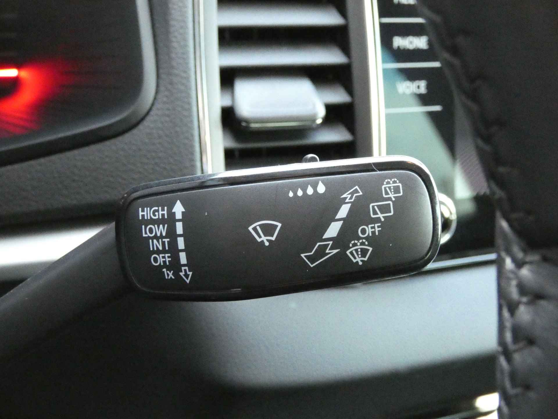 Škoda Karoq 1.5 TSI ACT Business Edition Automaat | Navigatie | Parkeercamera - 26/51