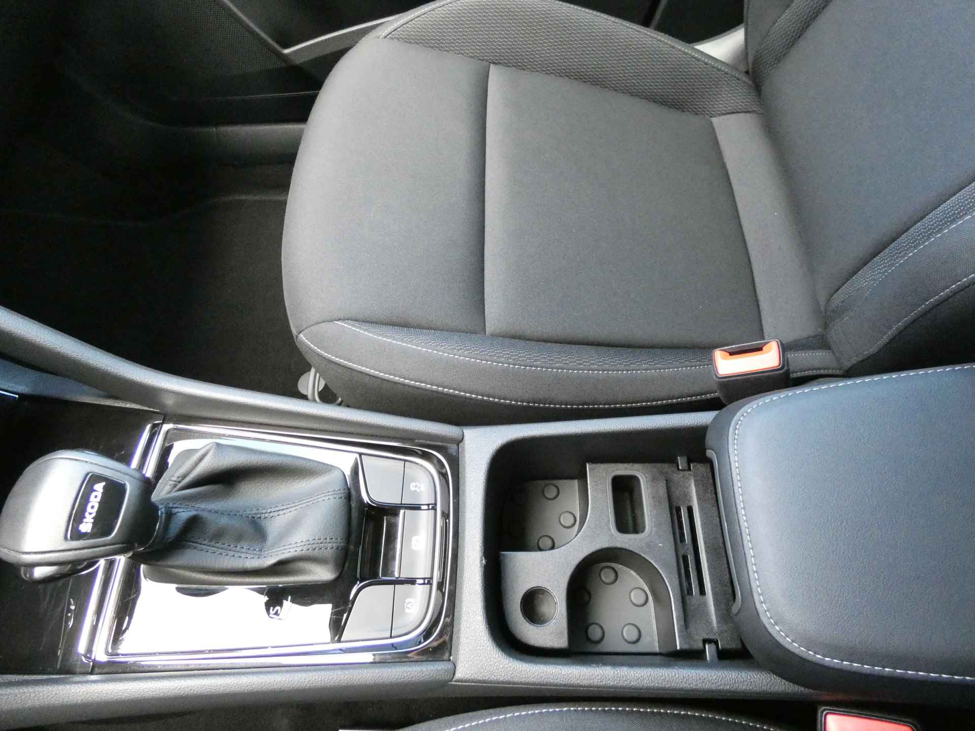 Škoda Karoq 1.5 TSI ACT Business Edition Automaat | Navigatie | Parkeercamera - 31/51