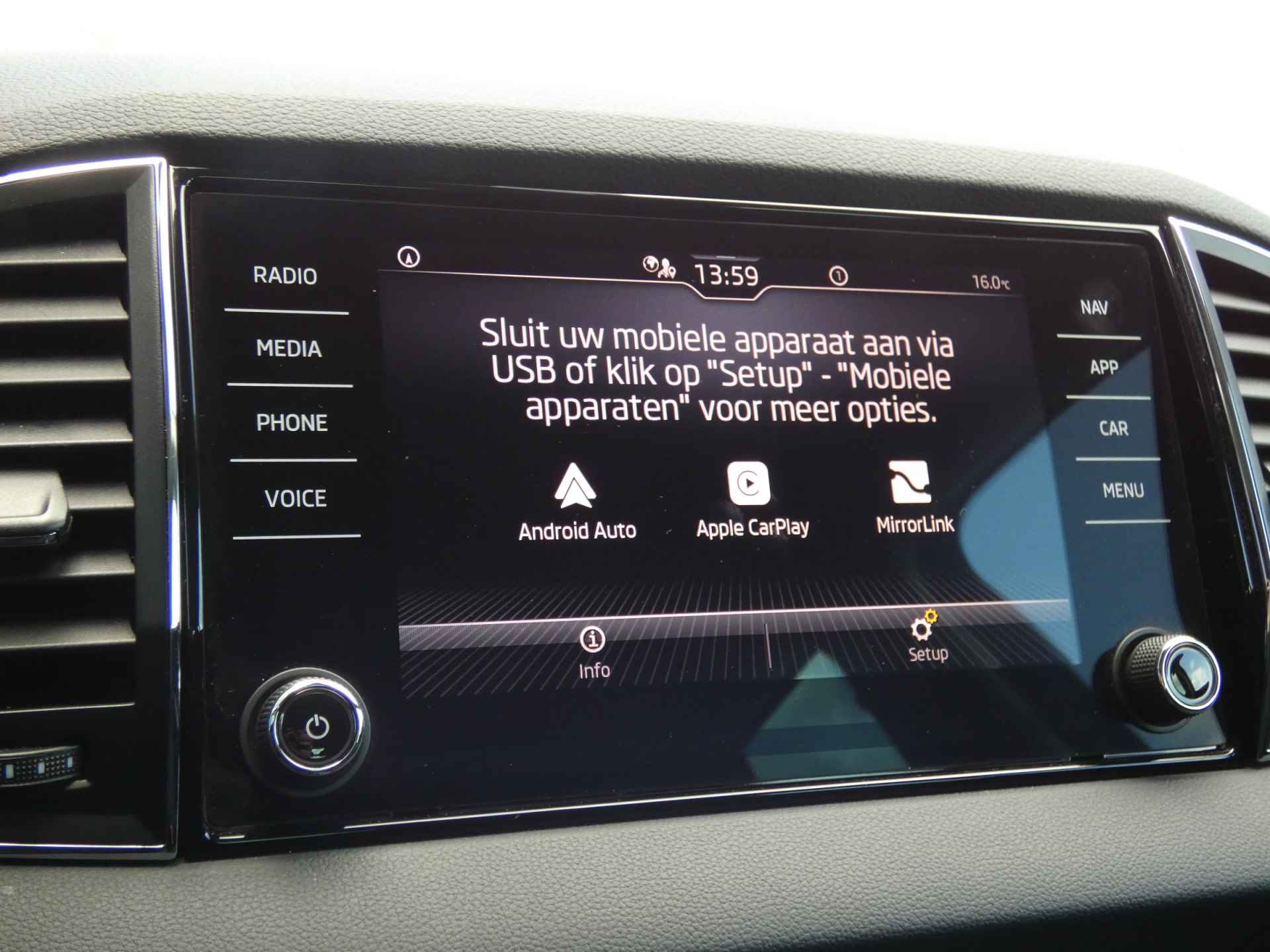 Škoda Karoq 1.5 TSI ACT Business Edition Automaat | Navigatie | Parkeercamera - 33/51
