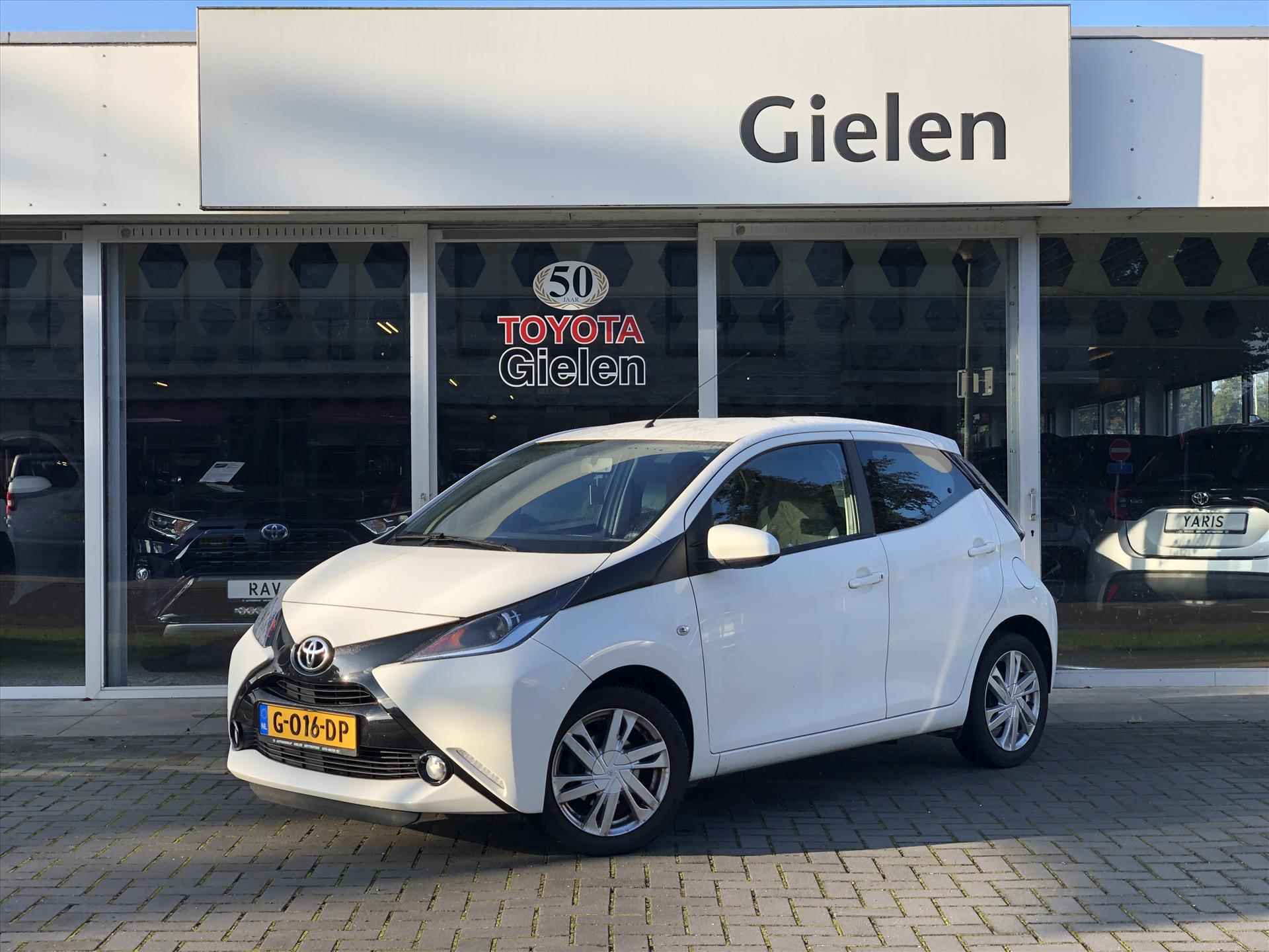 Toyota Aygo 1.0 VVT-i x-play | Lichtmetalen velgen, Airco, Parkeercamera, In hoogte verstelbare stoel, Stuurbediening - 1/33