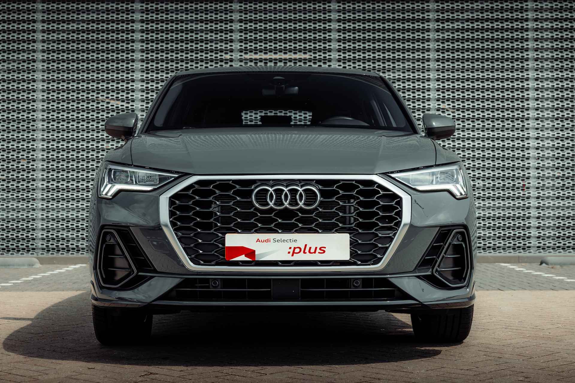 Audi Q3 Sportback 45 TFSI e 245pk s-tronic Advanced | Sportstoelen | Leder-alcantara | Stoelverwarming | Hemel in stof zwart | Side assist | LED | MMI navigatie - 6/32