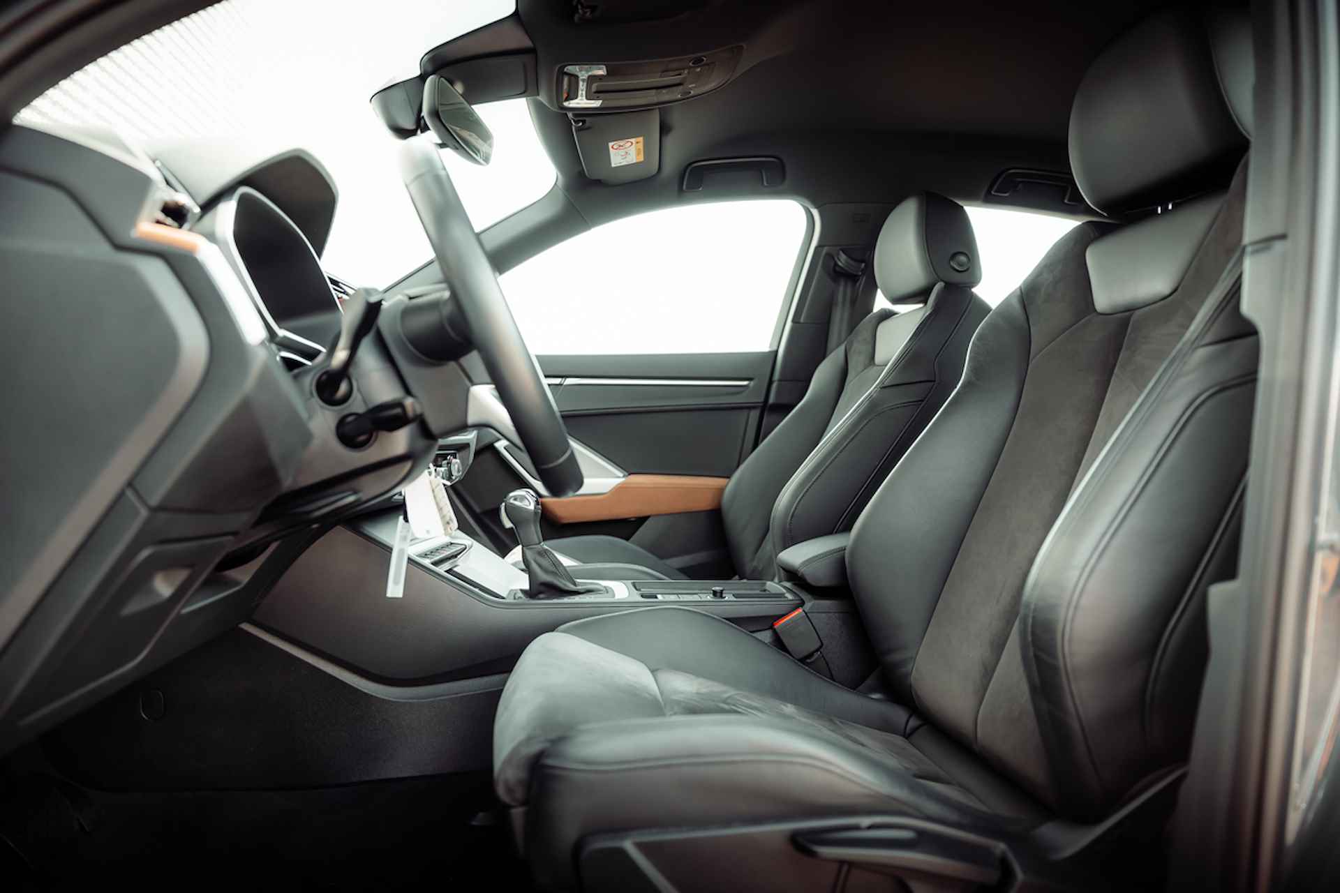 Audi Q3 Sportback 45 TFSI e 245pk s-tronic Advanced | Sportstoelen | Leder-alcantara | Stoelverwarming | Hemel in stof zwart | Side assist | LED | MMI navigatie - 16/32