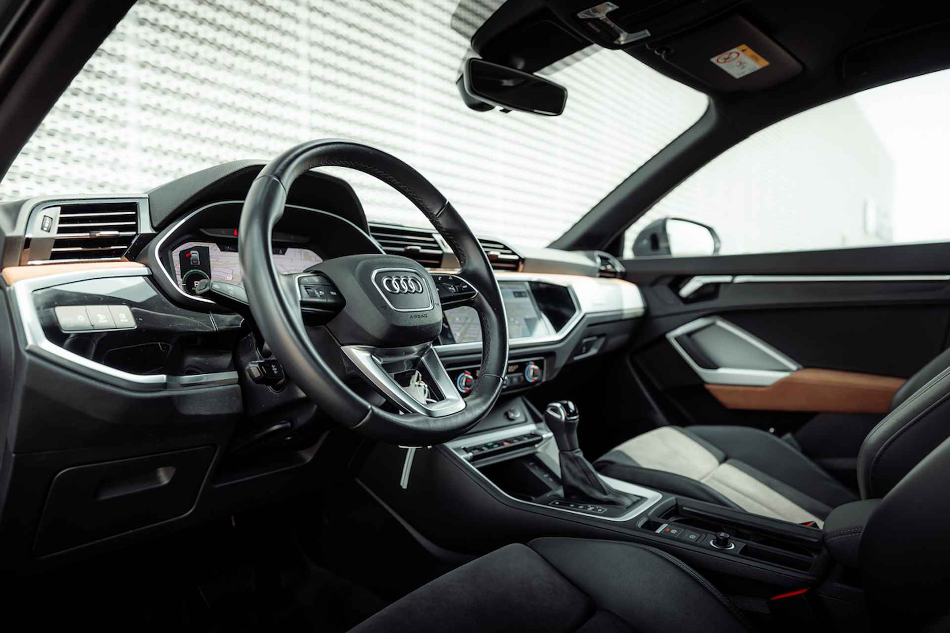 Audi Q3 Sportback 45 TFSI e 245pk s-tronic Advanced | Sportstoelen | Leder-alcantara | Stoelverwarming | Hemel in stof zwart | Side assist | LED | MMI navigatie - 18/32