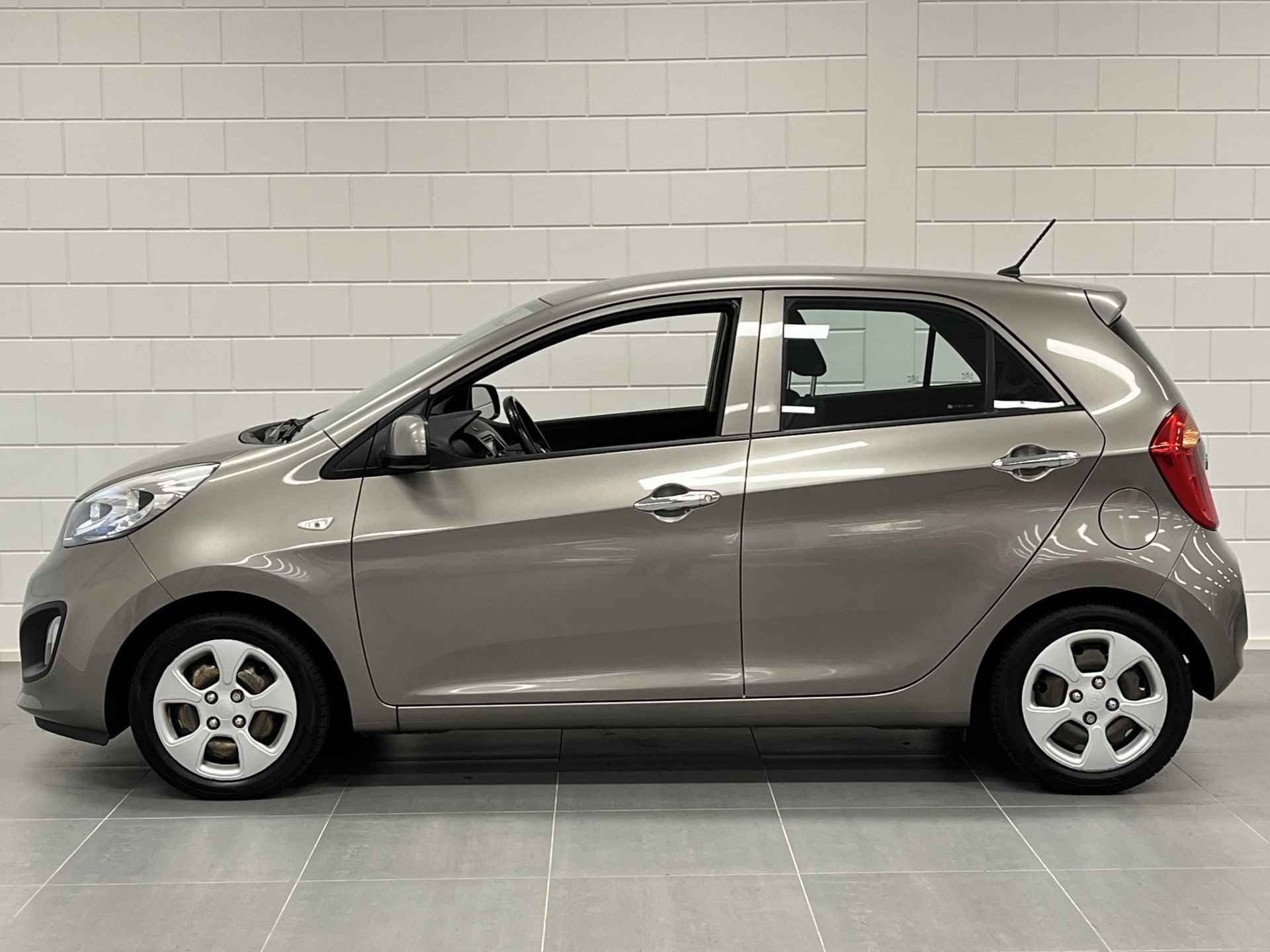 Kia Picanto 1.0 CVVT BusinessLine NAVIGATIE | TREKHAAK | AIRCO | NETTE AUTO! - 9/41