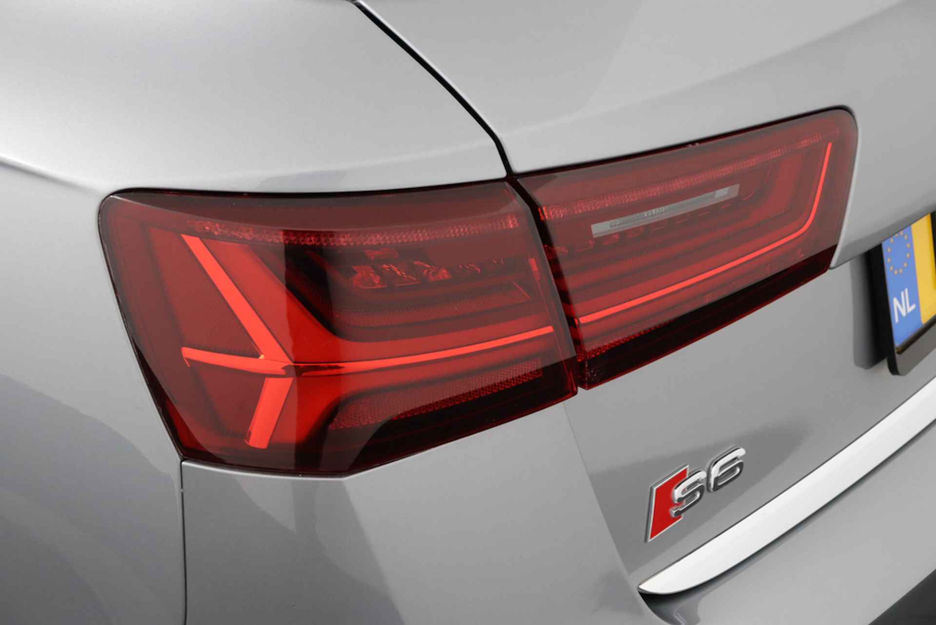 Audi S6 Avant 4.0 V8 TFSI S-LINE Pro Line Plus - 12 MND GARANTIE | Panorama | LED+ | Valcona leer | Bose Surround | Carbon -RIJKLAAR - 19/57