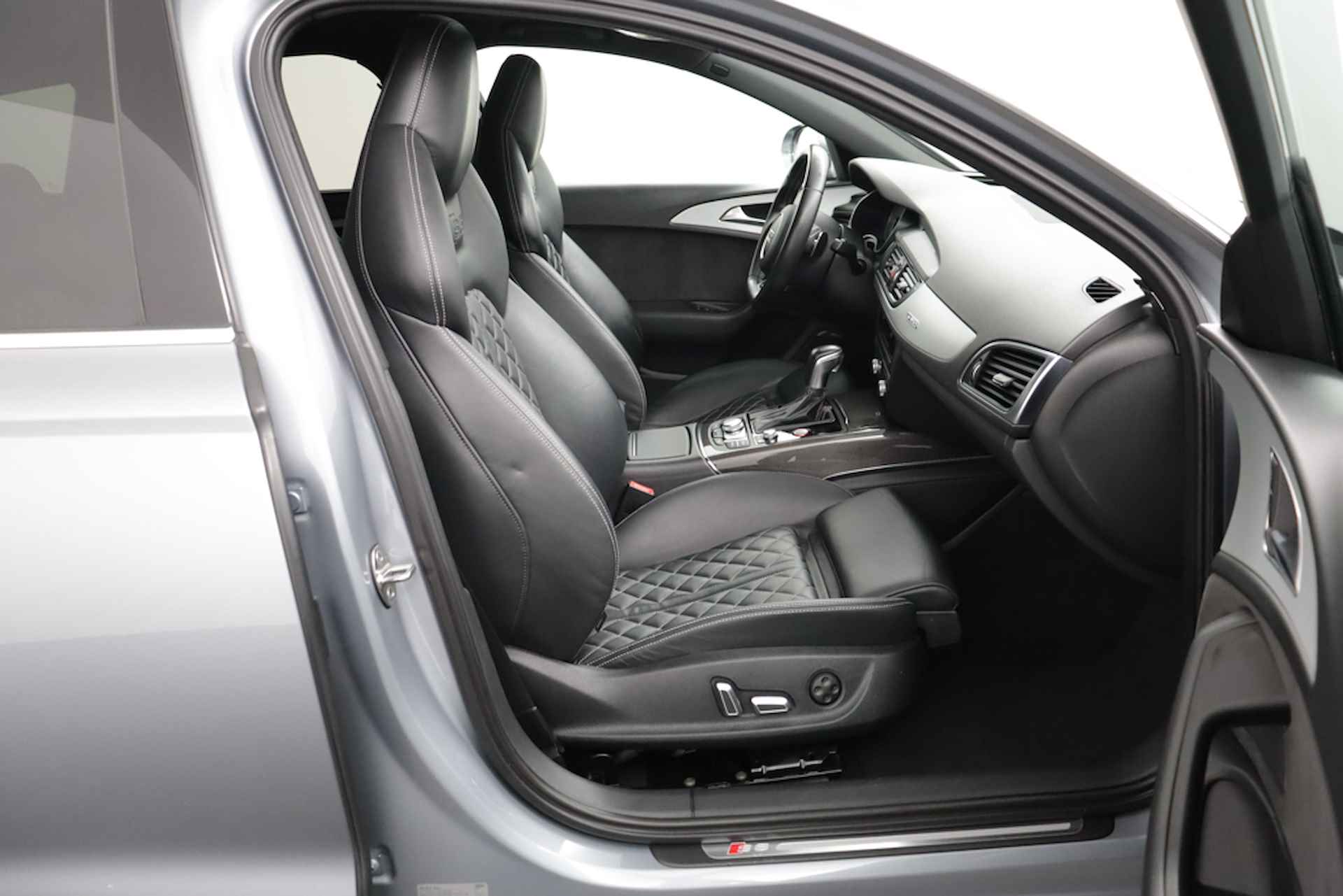 Audi S6 Avant 4.0 V8 TFSI S-LINE Pro Line Plus - 12 MND GARANTIE | Panorama | LED+ | Valcona leer | Bose Surround | Carbon -RIJKLAAR - 24/57