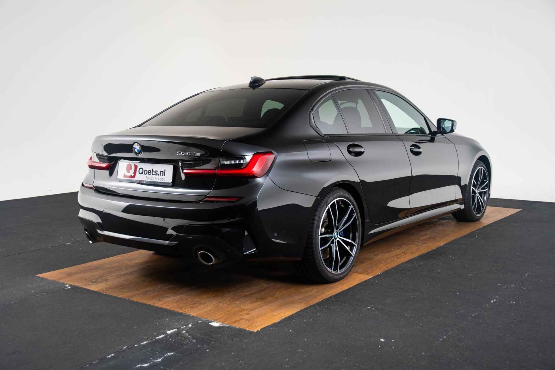 BMW 3-serie 330e High Executive M Sportpakket - Schuif/kanteldak - Harman Kardon - Comfort Access - Laserlight - Stuur en Stoelverwarming - Parking pack - Driving Assistant - 2/54