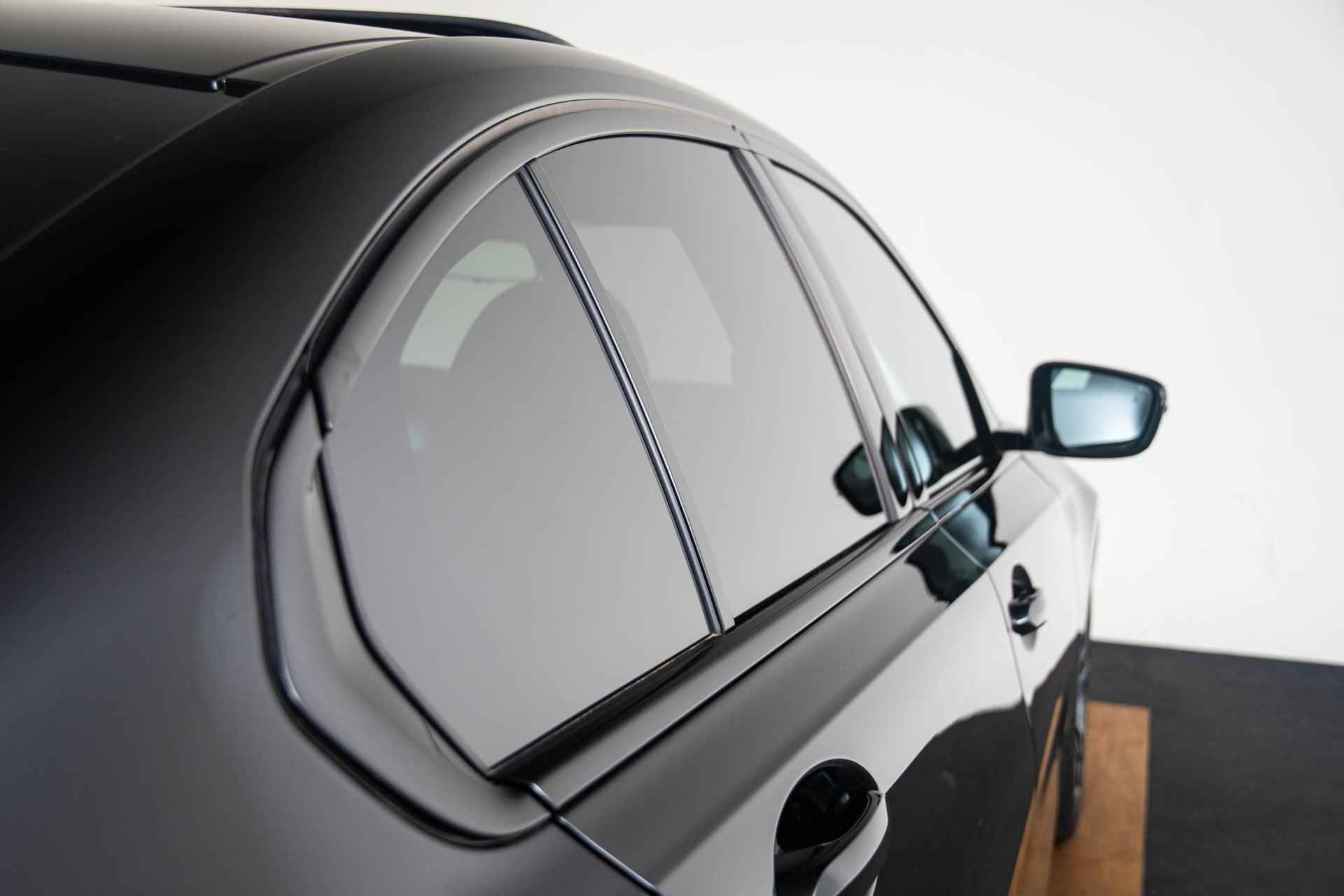 BMW 3-serie 330e High Executive M Sportpakket - Schuif/kanteldak - Harman Kardon - Comfort Access - Laserlight - Stuur en Stoelverwarming - Parking pack - Driving Assistant - 18/54