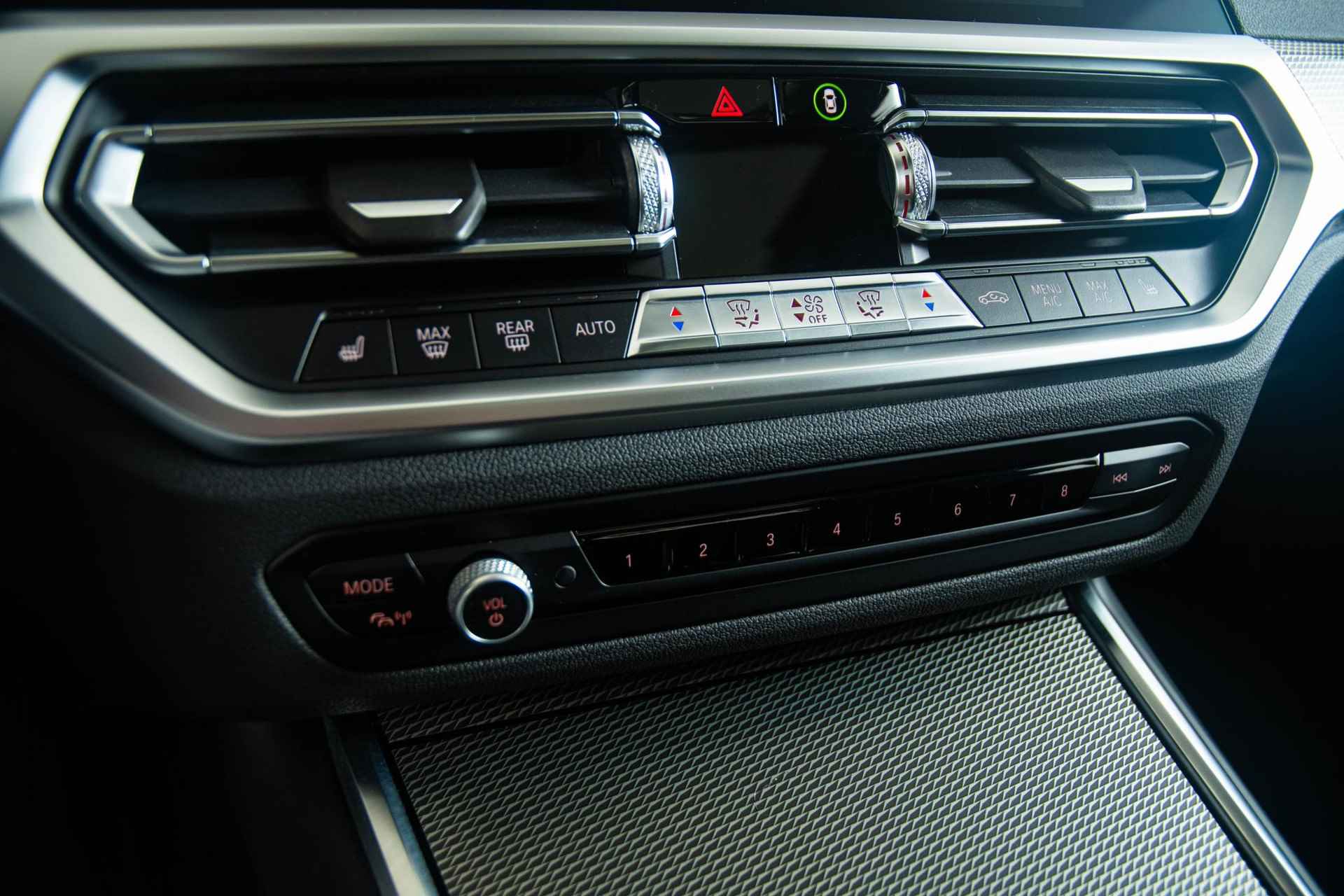 BMW 3-serie 330e High Executive M Sportpakket - Schuif/kanteldak - Harman Kardon - Comfort Access - Laserlight - Stuur en Stoelverwarming - Parking pack - Driving Assistant - 30/54