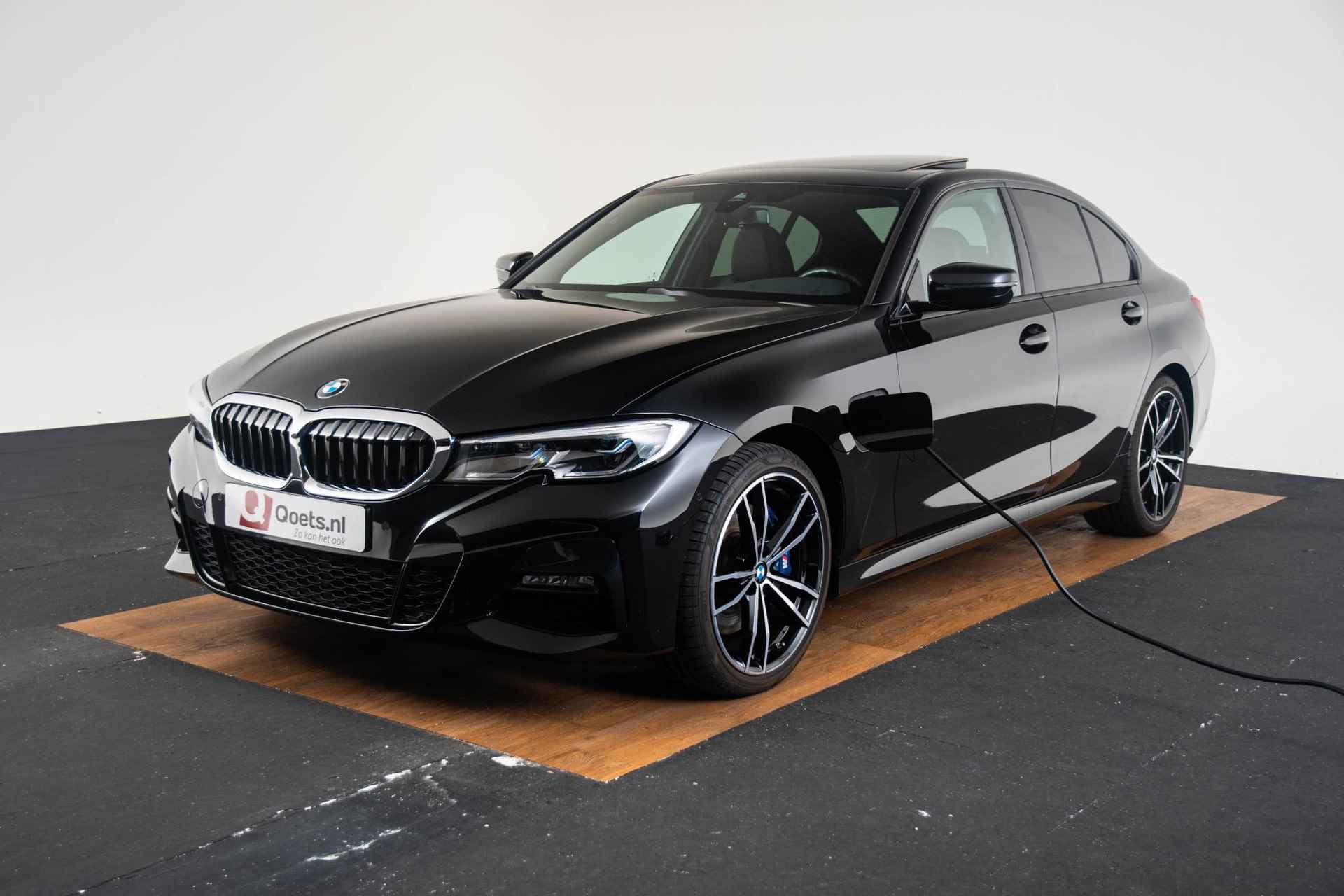 BMW 3-serie 330e High Executive M Sportpakket - Schuif/kanteldak - Harman Kardon - Comfort Access - Laserlight - Stuur en Stoelverwarming - Parking pack - Driving Assistant - 35/54