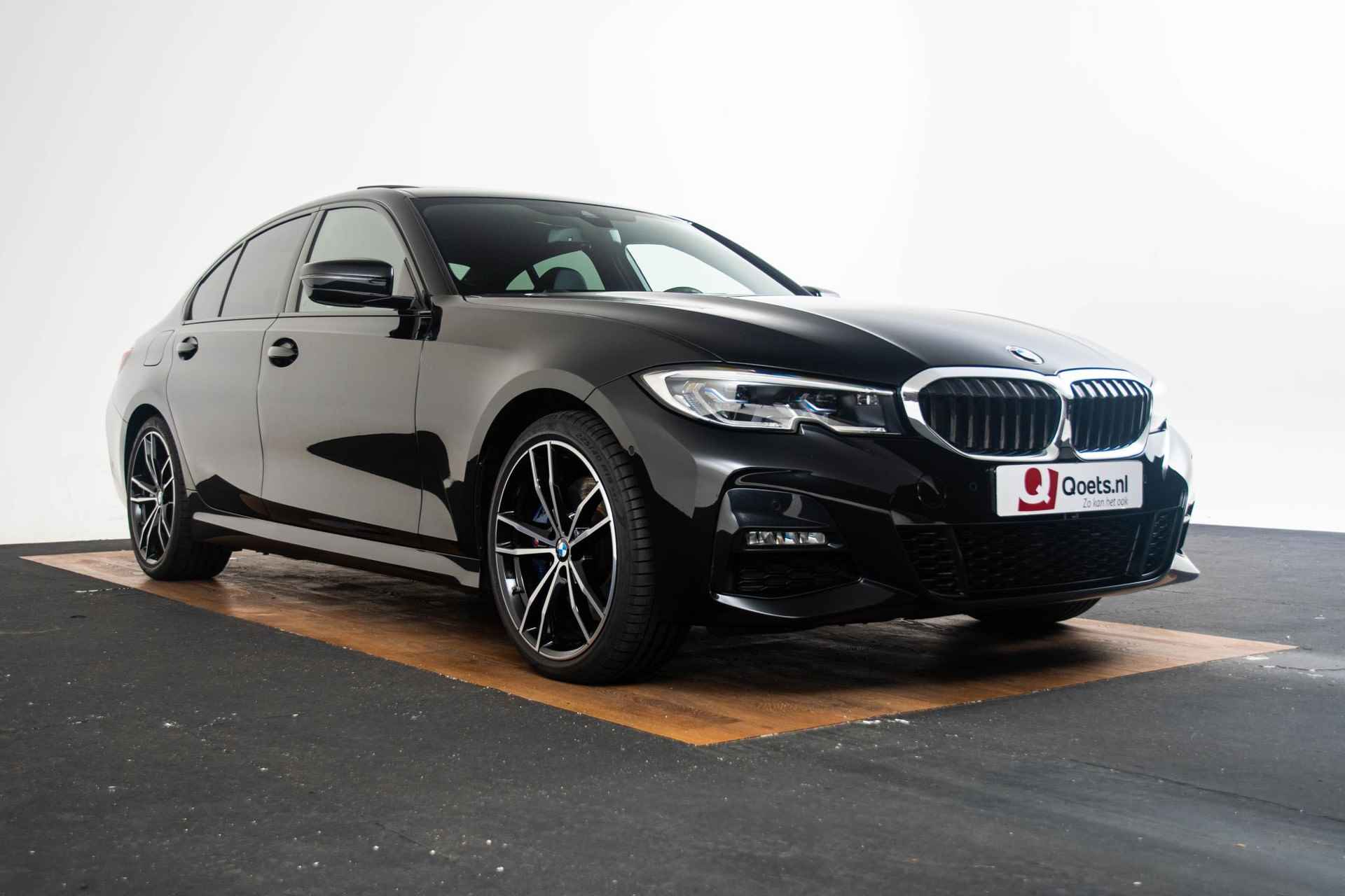 BMW 3-serie 330e High Executive M Sportpakket - Schuif/kanteldak - Harman Kardon - Comfort Access - Laserlight - Stuur en Stoelverwarming - Parking pack - Driving Assistant - 40/54