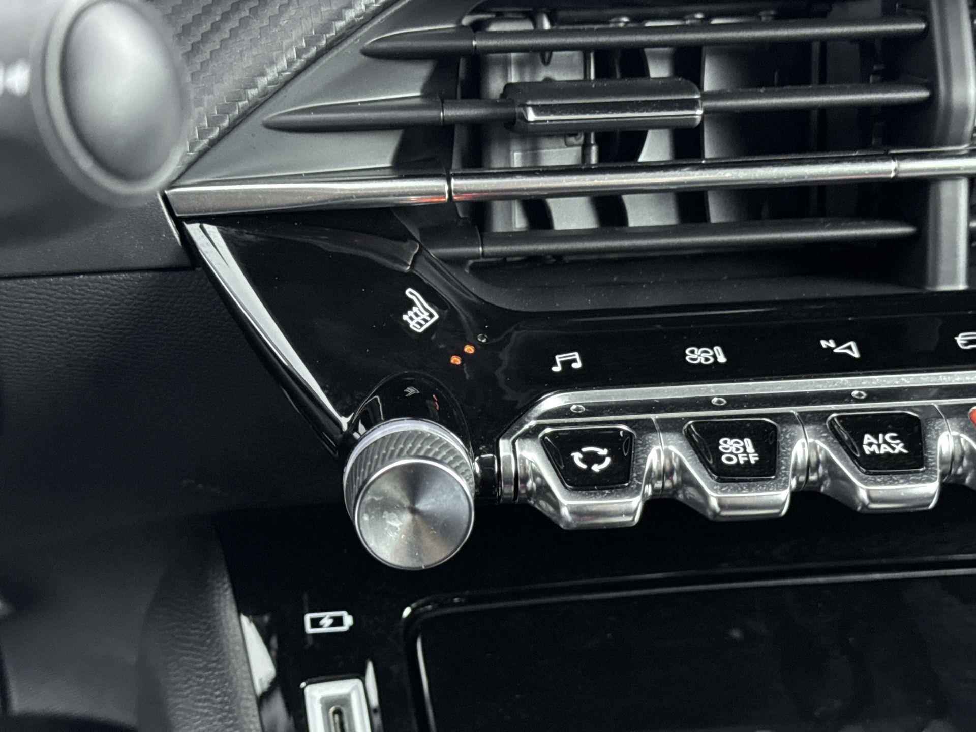 Peugeot e-2008 SUV EV 50kWh 136pk Allure Pack | Achteruitrijcamera | Navigatie | Stoelverwarming - 17/35