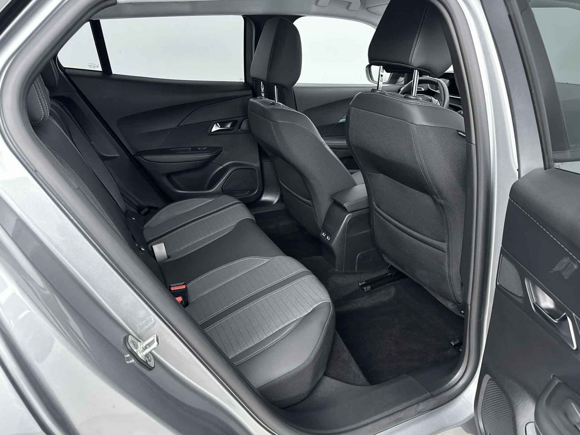 Peugeot e-2008 SUV EV 50kWh 136pk Allure Pack | Achteruitrijcamera | Navigatie | Stoelverwarming - 27/35