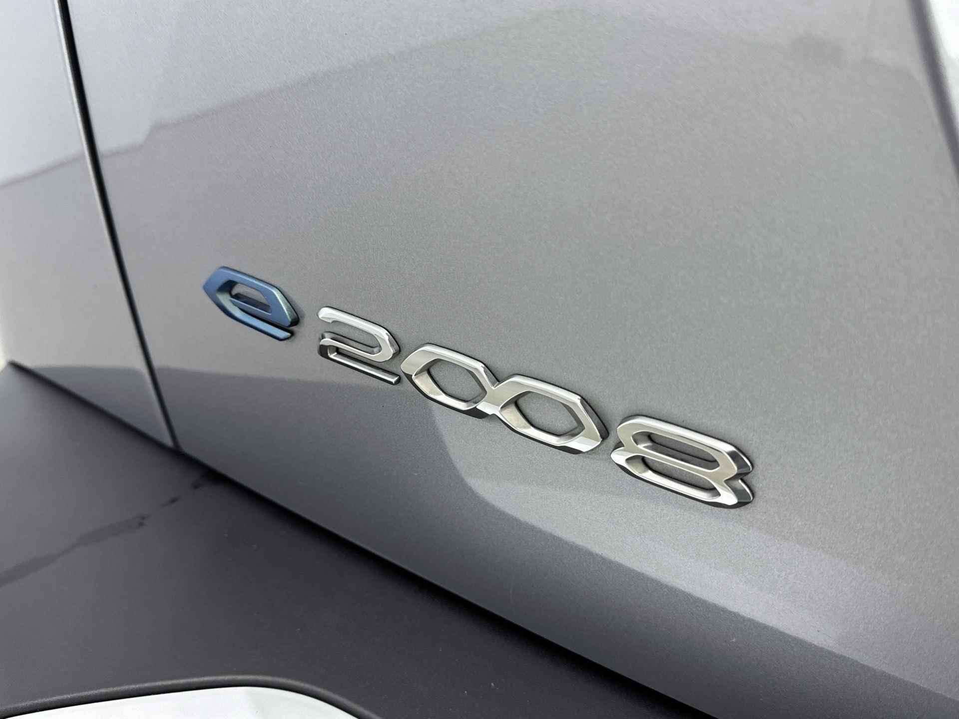 Peugeot e-2008 SUV EV 50kWh 136pk Allure Pack | Achteruitrijcamera | Navigatie | Stoelverwarming - 30/35