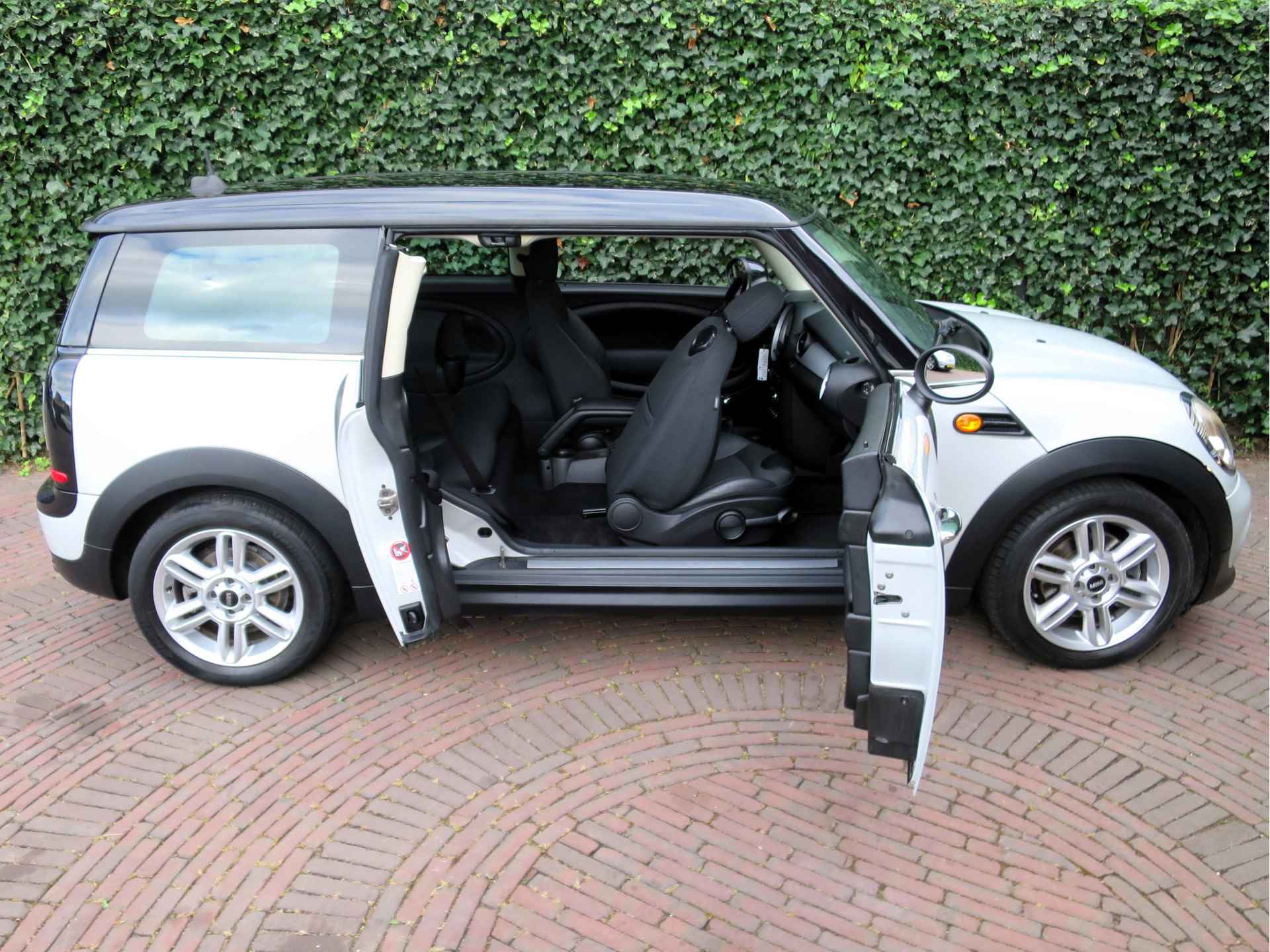 MINI Clubman 1.6 Cooper Chili R55 LCI met voorruitverw., BT, PDC, clima en 16" - 6/48