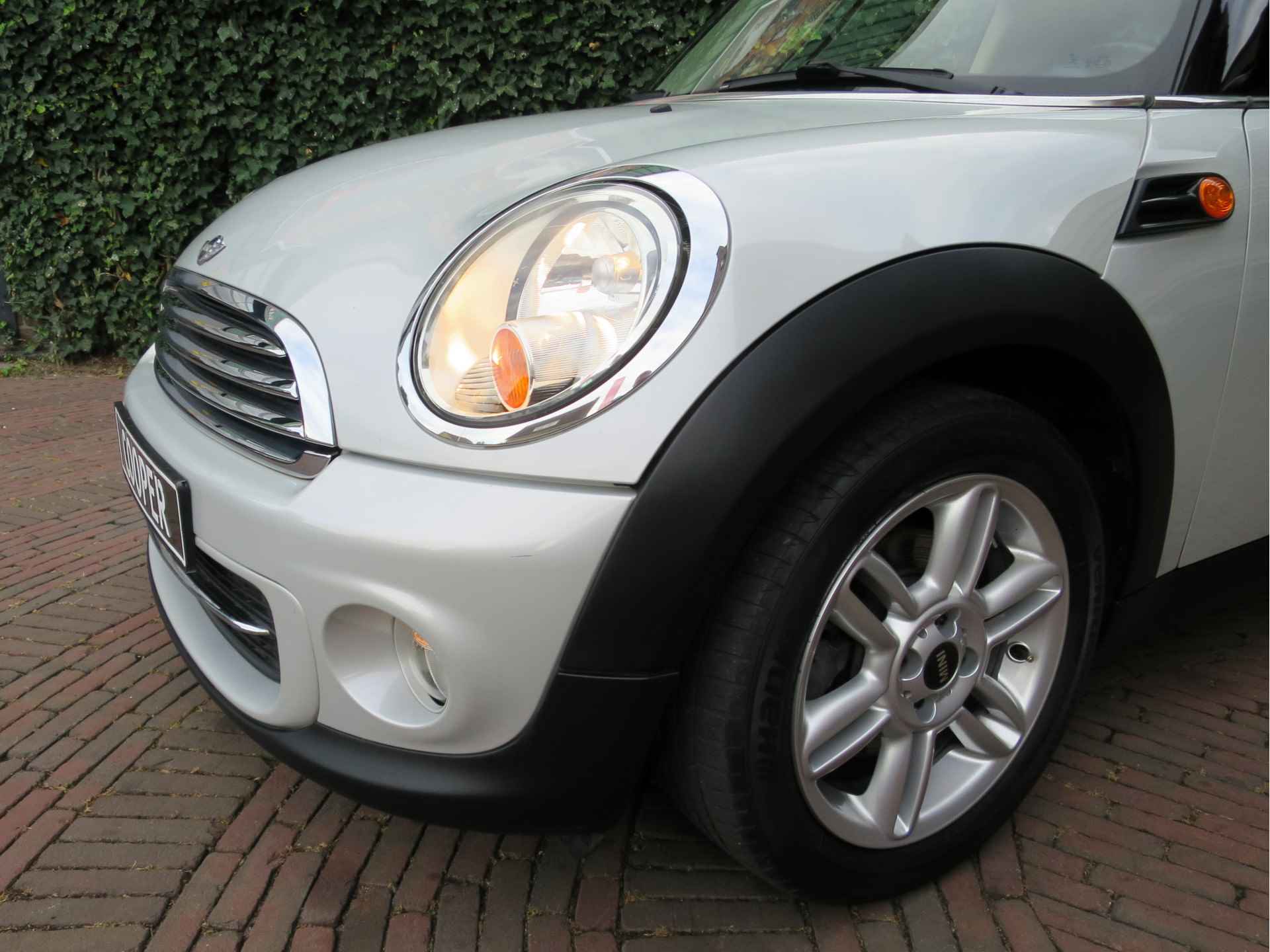 MINI Clubman 1.6 Cooper Chili R55 LCI met voorruitverw., BT, PDC, clima en 16" - 29/48