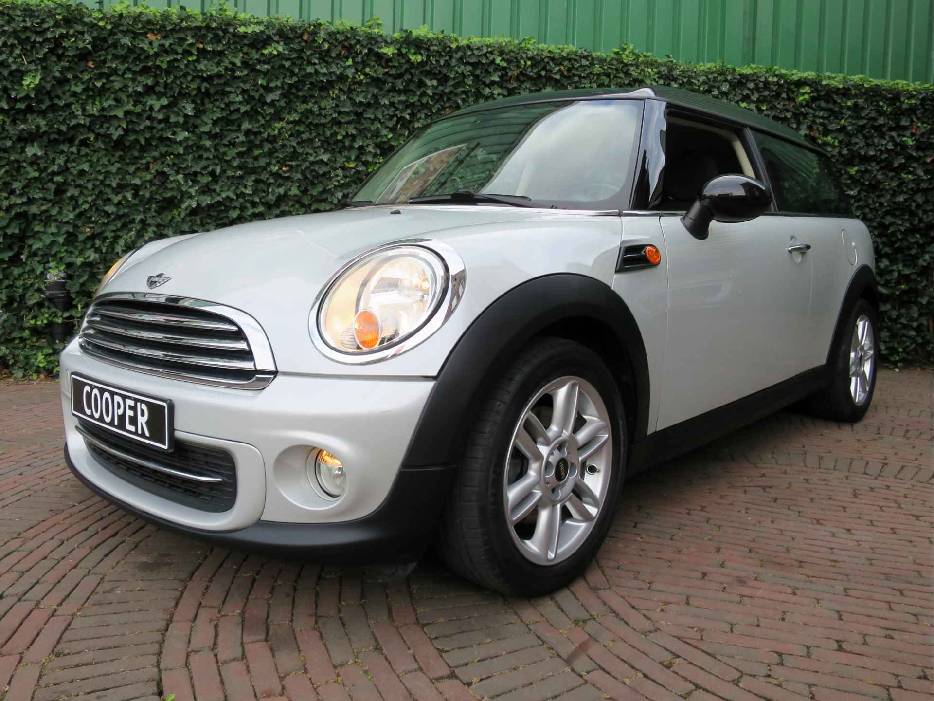 MINI Clubman 1.6 Cooper Chili R55 LCI met voorruitverw., BT, PDC, clima en 16" - 32/48