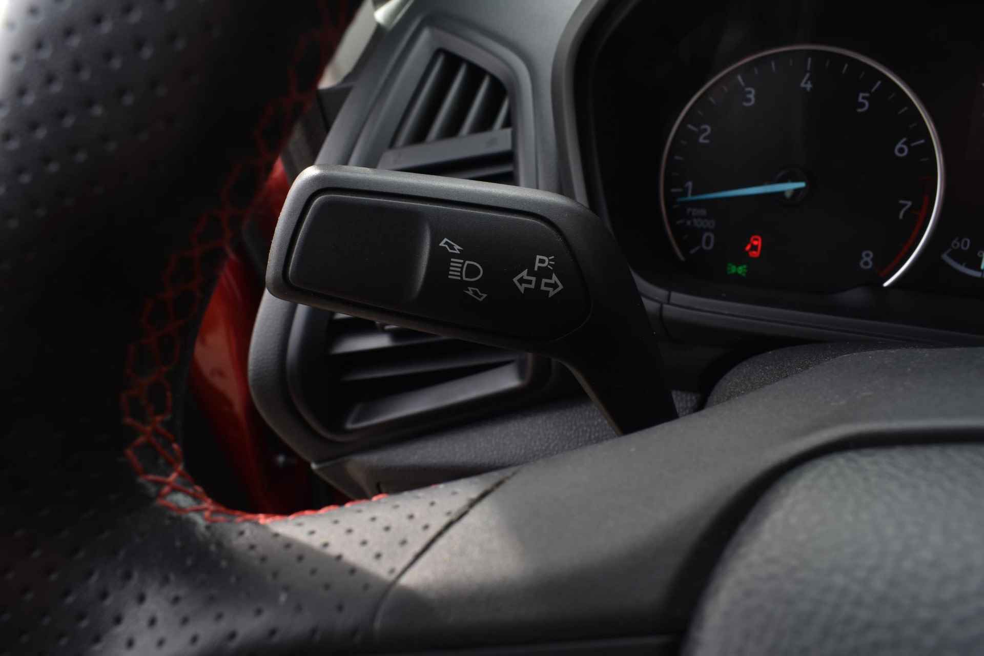 Ford EcoSport 1.0 EcoBoost ST-Line 125pk | Achteruitrijcamera | Stoelverwarming | Navigatie | Parkeersensoren | LMV 17'' - 32/36