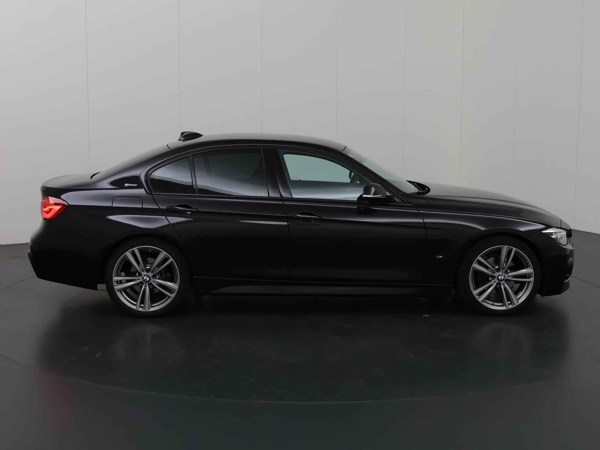 BMW 3-serie 330e Edition M Sport Shadow Executive | Navigatie | Parkeercamera | Parkeersensoren | Dodehoekdetectie | Leder | - 7/43