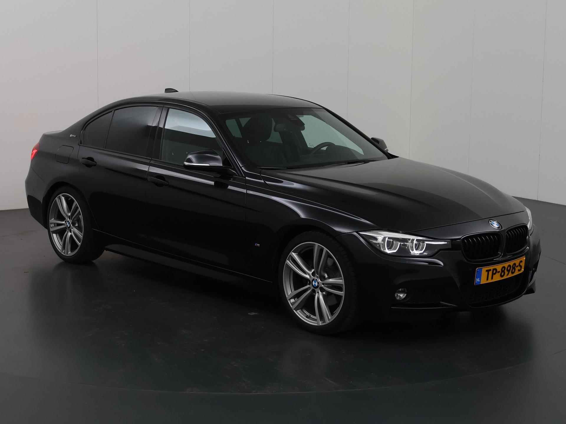 BMW 3-serie 330e Edition M Sport Shadow Executive | Navigatie | Parkeercamera | Parkeersensoren | Dodehoekdetectie | Leder | - 24/43