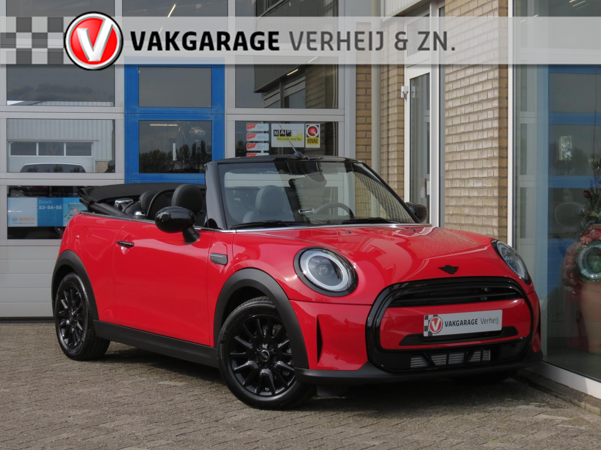 Mini Mini Cabrio 1.5 Cooper BlackPack|Car-Play Navi|Vol Leder|LED|Clima|Stoelverw.