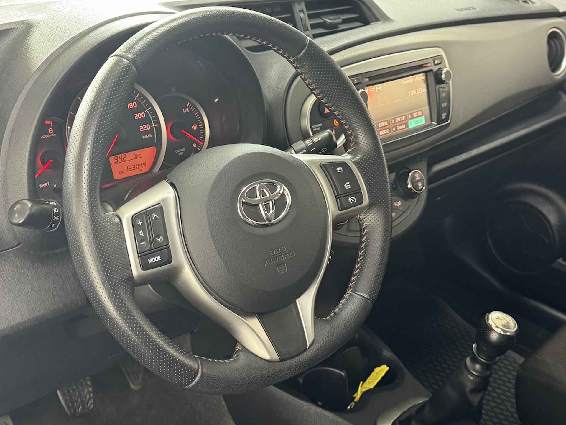 Toyota Yaris 1.3 VVT-i Dynamic NL Clima Cruise 100 pk Camera LM velgen - 11/18