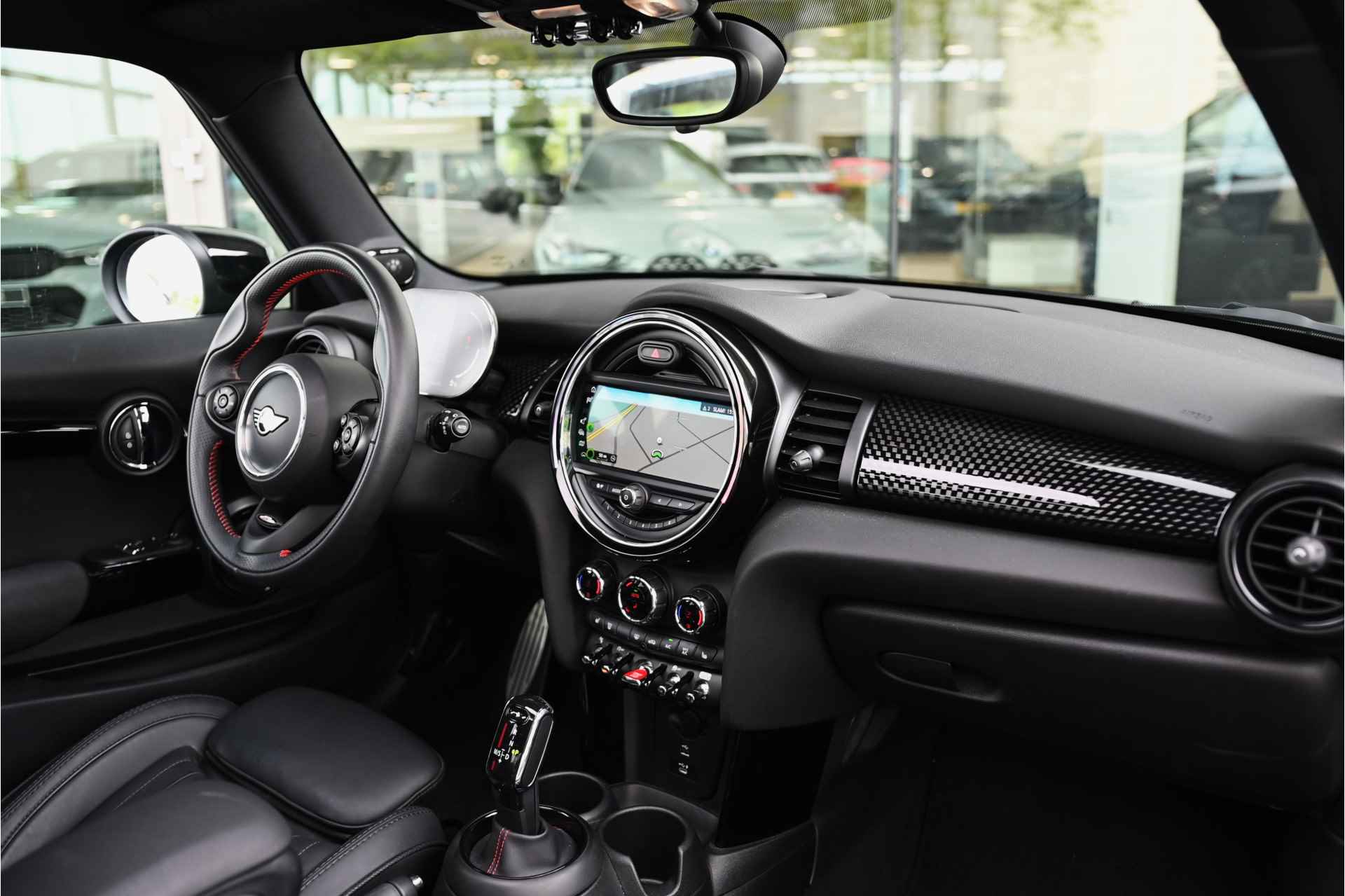 MINI Hatchback Cooper S Hammersmith JCW Automaat / Panoramadak / LED / Comfort Access / Harman-Kardon / Park Assistant / Comfortstoelen / Stoelverwarming - 5/35