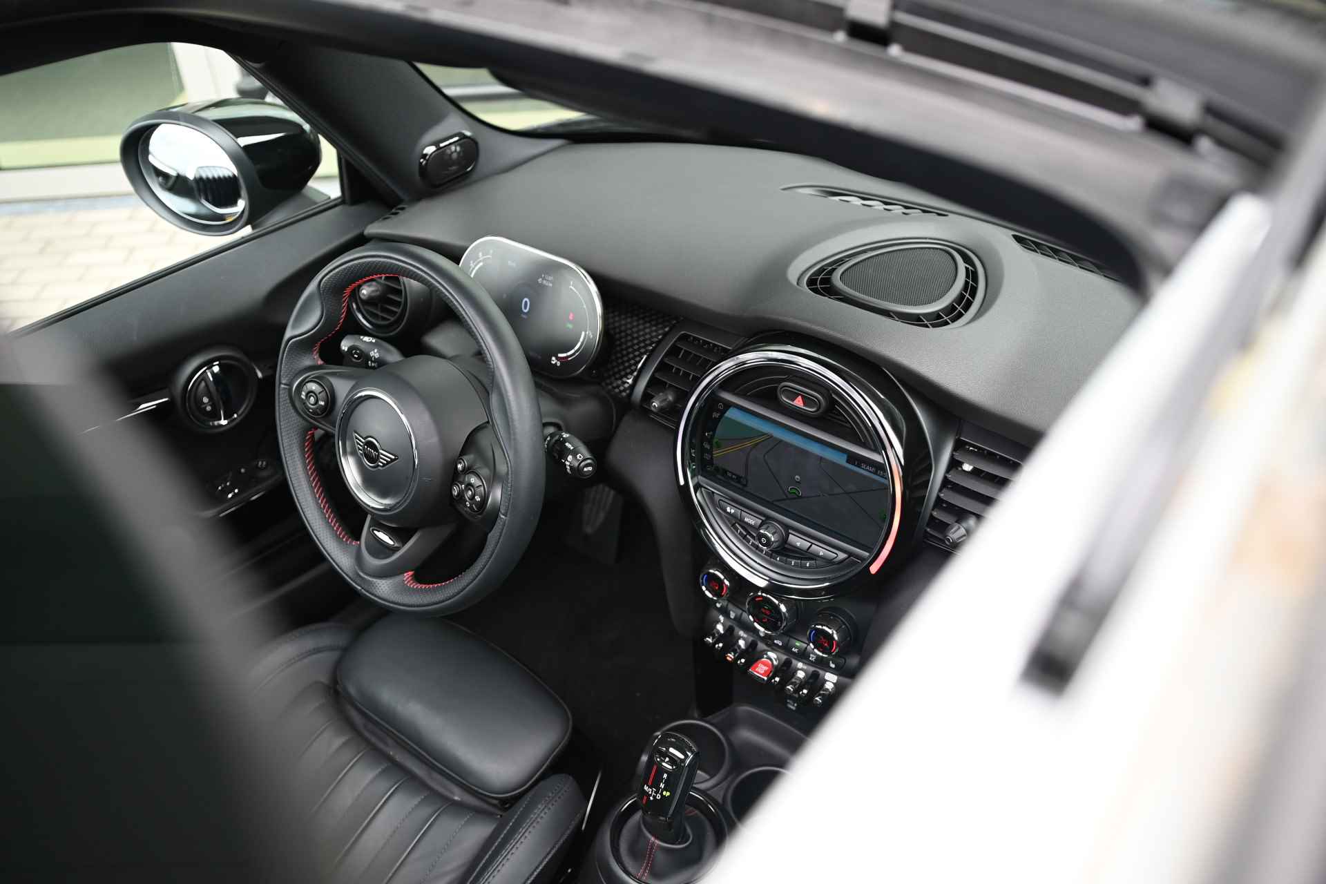 MINI Hatchback Cooper S Hammersmith JCW Automaat / Panoramadak / LED / Comfort Access / Harman-Kardon / Park Assistant / Comfortstoelen / Stoelverwarming - 9/35