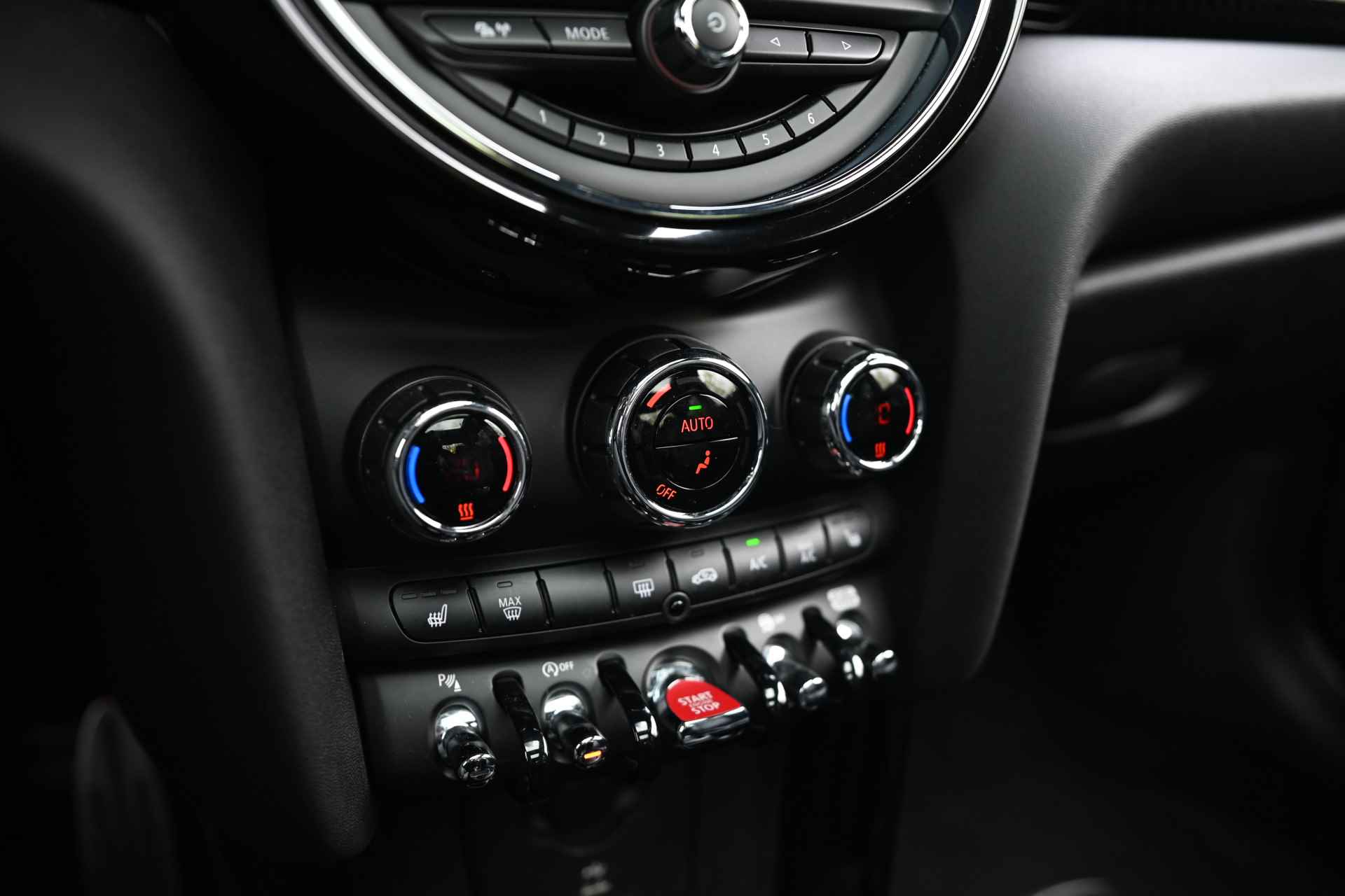 MINI Hatchback Cooper S Hammersmith JCW Automaat / Panoramadak / LED / Comfort Access / Harman-Kardon / Park Assistant / Comfortstoelen / Stoelverwarming - 22/35