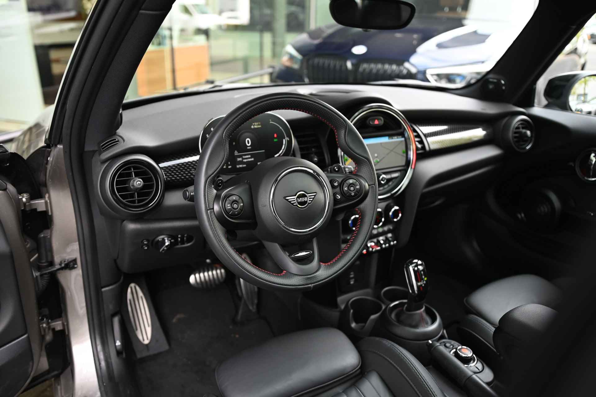MINI Hatchback Cooper S Hammersmith JCW Automaat / Panoramadak / LED / Comfort Access / Harman-Kardon / Park Assistant / Comfortstoelen / Stoelverwarming - 29/35