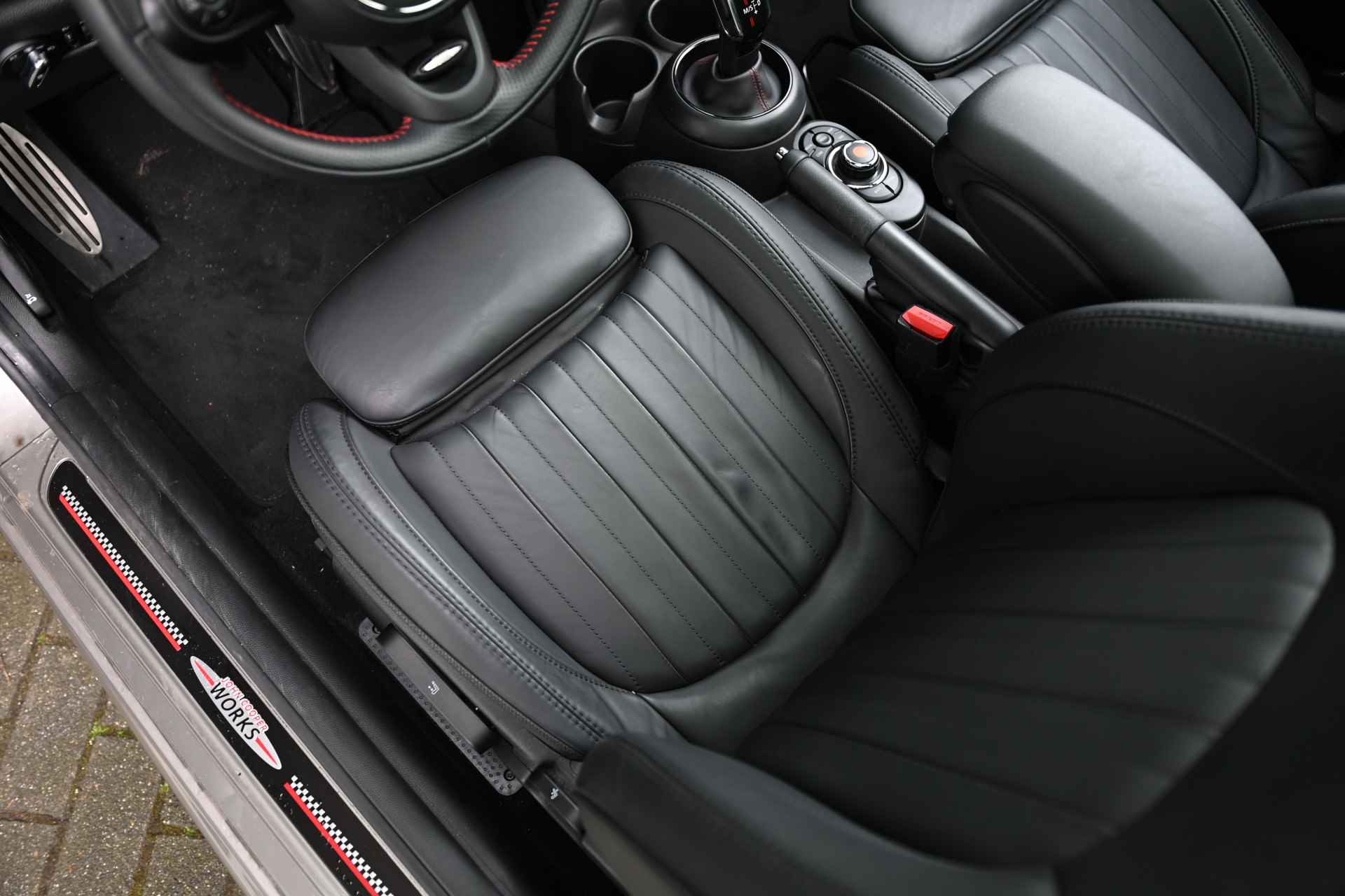 MINI Hatchback Cooper S Hammersmith JCW Automaat / Panoramadak / LED / Comfort Access / Harman-Kardon / Park Assistant / Comfortstoelen / Stoelverwarming - 32/35