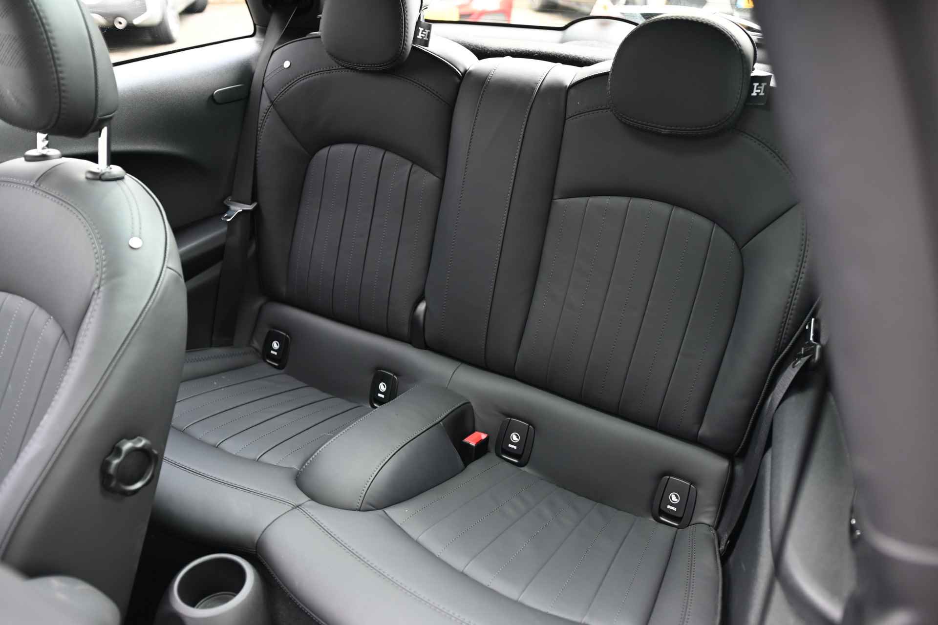 MINI Hatchback Cooper S Hammersmith JCW Automaat / Panoramadak / LED / Comfort Access / Harman-Kardon / Park Assistant / Comfortstoelen / Stoelverwarming - 35/35