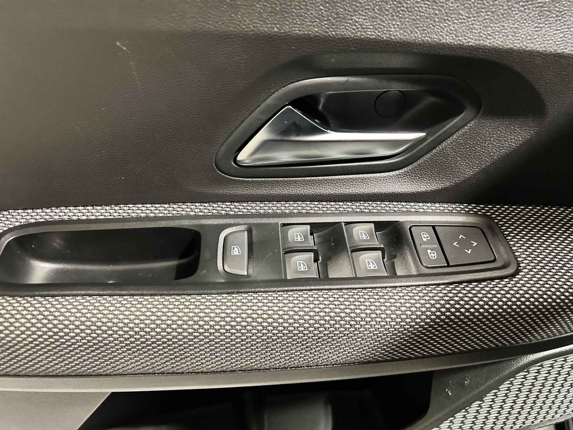 Dacia Sandero 1.0 TCe 90 Comfort Led|Apple Carplay Android Auto|Parkeersensoren|camera |Dodehoek detectie - 12/38
