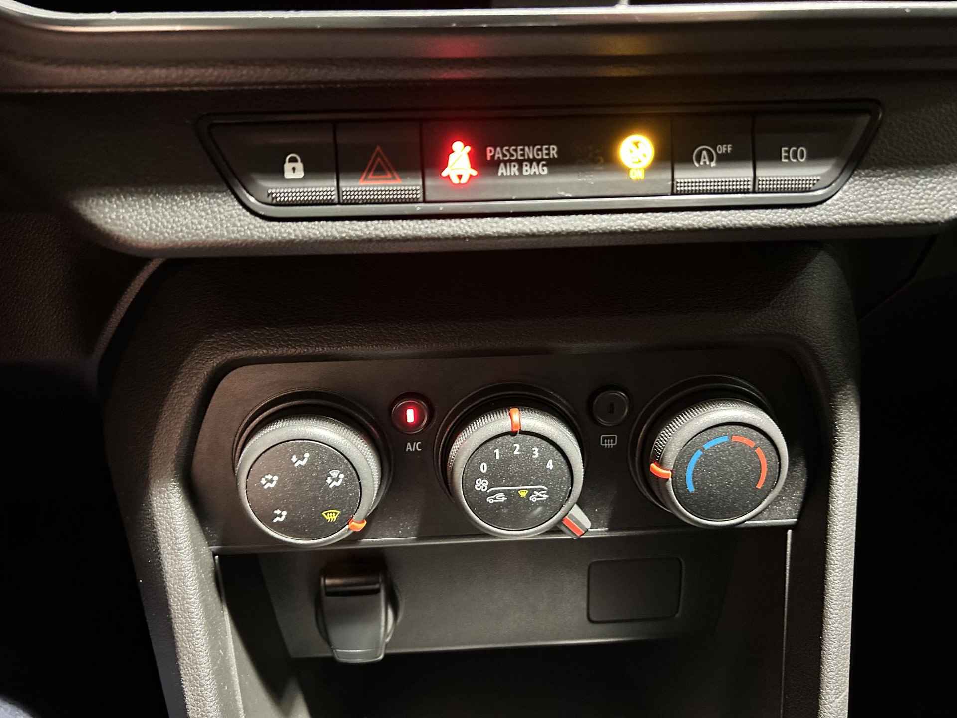 Dacia Sandero 1.0 TCe 90 Comfort Led|Apple Carplay Android Auto|Parkeersensoren|camera |Dodehoek detectie - 25/38