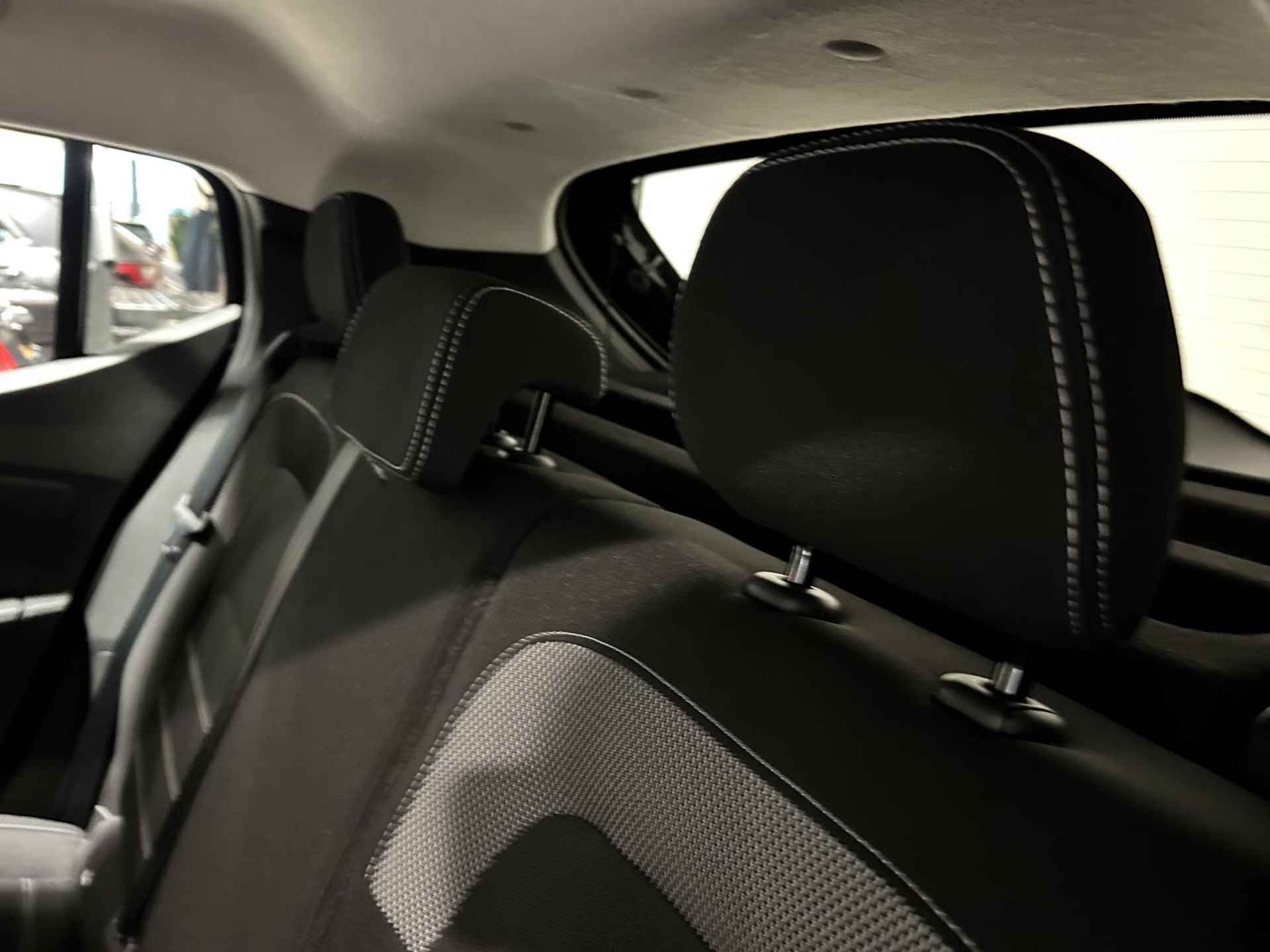 Dacia Sandero 1.0 TCe 90 Comfort Led|Apple Carplay Android Auto|Parkeersensoren|camera |Dodehoek detectie - 32/38